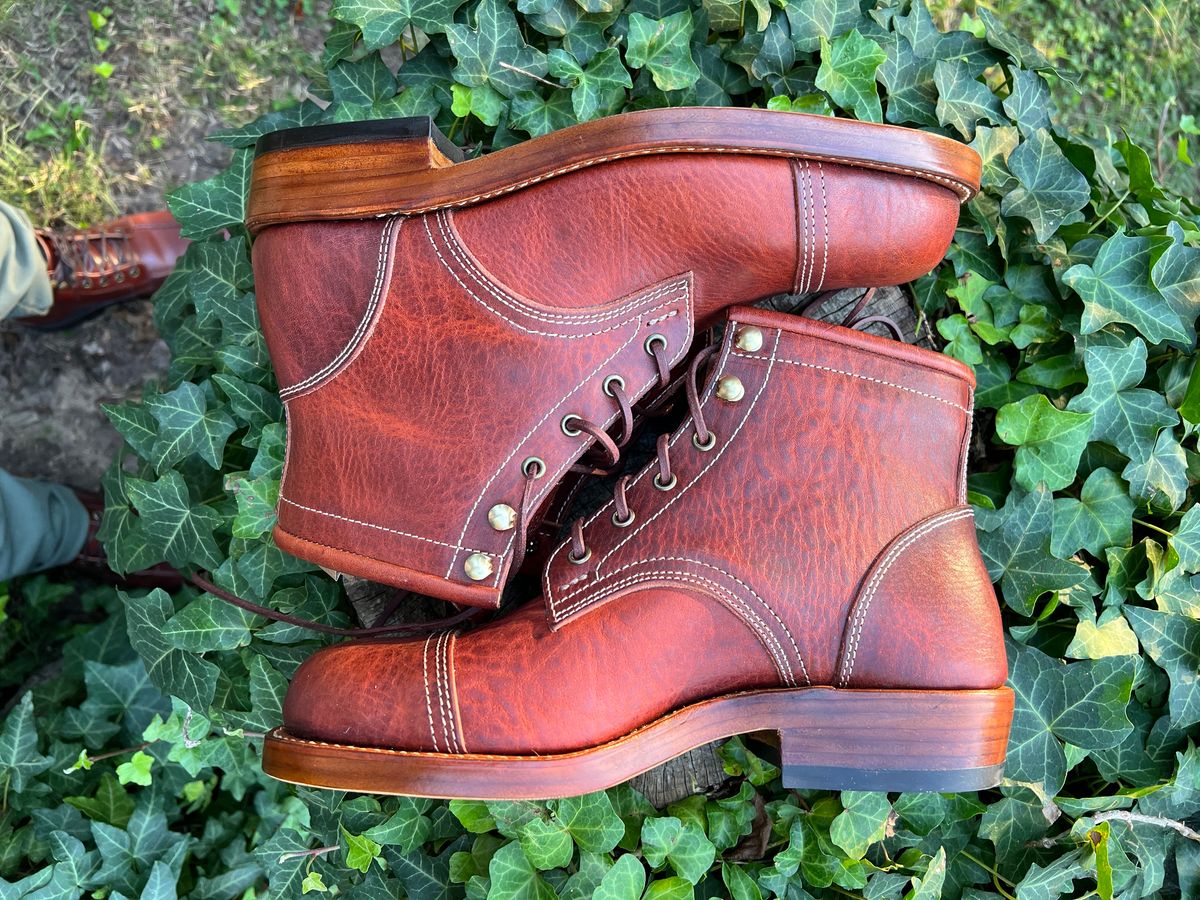 Photo by DalesLeatherworks on October 5, 2023 of the Kustom Kraft Model 1 in Kobel Russet Harness.