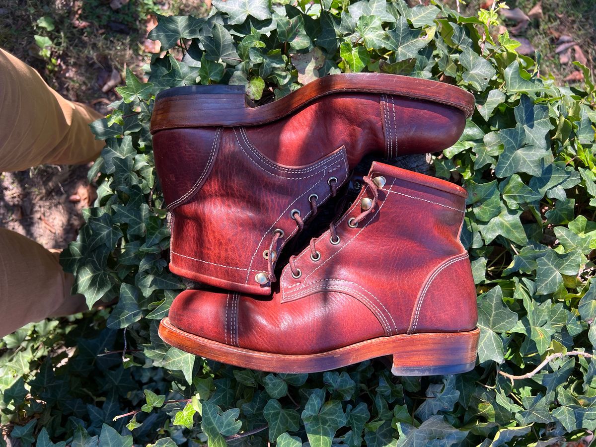 Photo by DalesLeatherworks on November 3, 2023 of the Kustom Kraft Model 1 in Kobel Russet Harness.