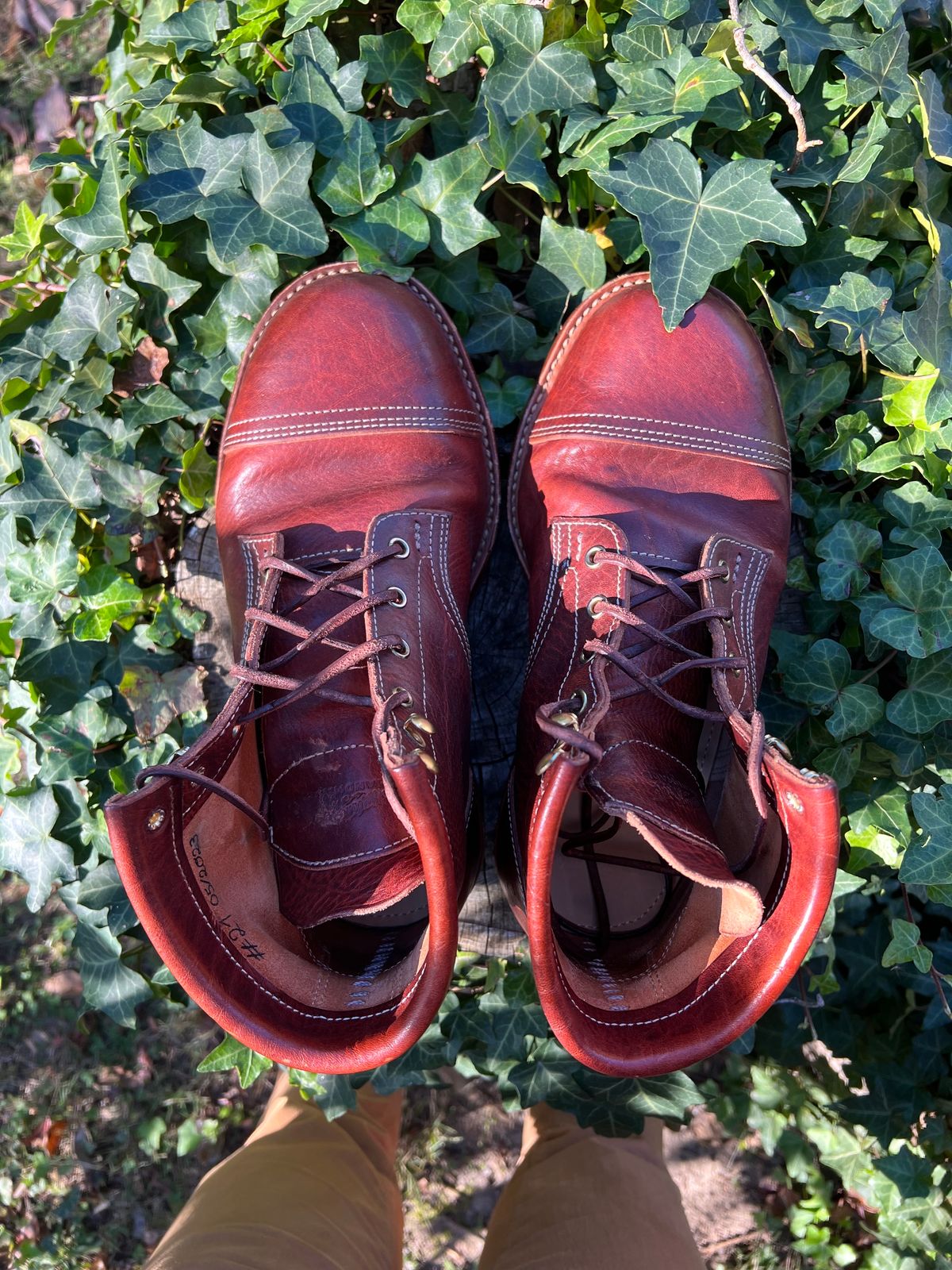 Photo by DalesLeatherworks on November 3, 2023 of the Kustom Kraft Model 1 in Kobel Russet Harness.