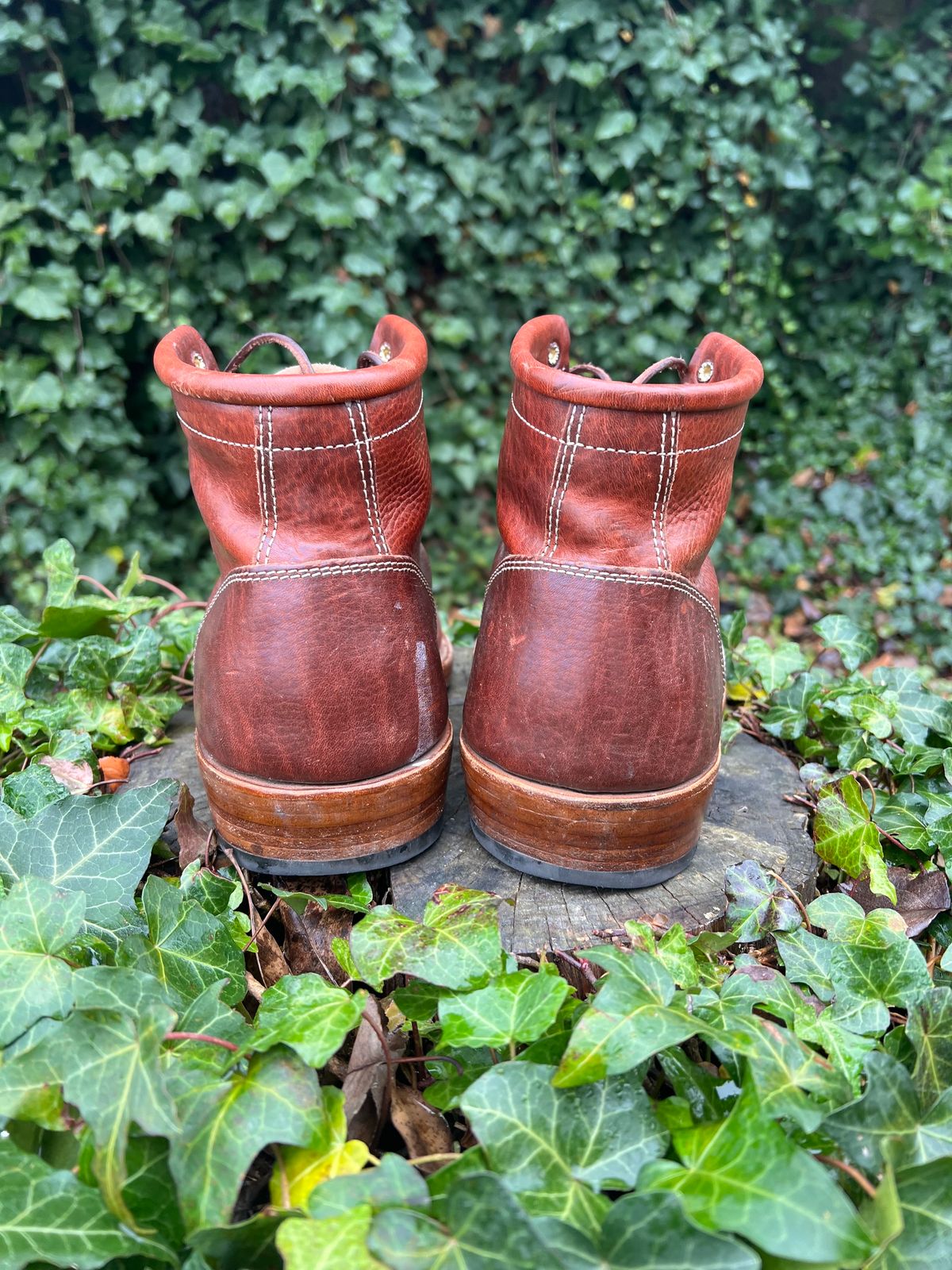 Photo by DalesLeatherworks on December 2, 2023 of the Kustom Kraft Model 1 in Kobel Russet Harness.