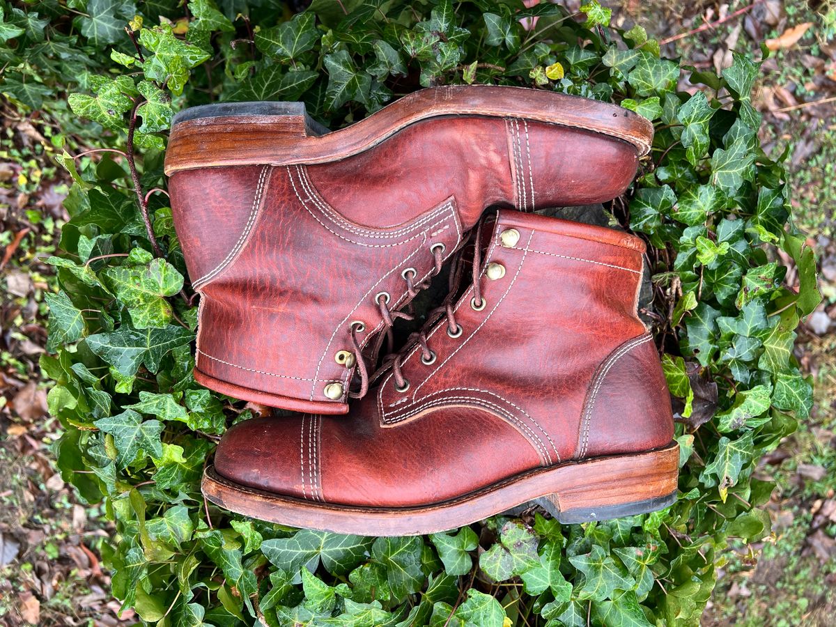 Photo by DalesLeatherworks on December 2, 2023 of the Kustom Kraft Model 1 in Kobel Russet Harness.