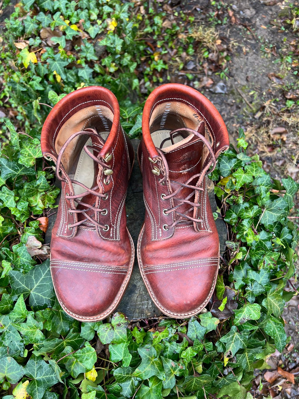 Photo by DalesLeatherworks on December 2, 2023 of the Kustom Kraft Model 1 in Kobel Russet Harness.