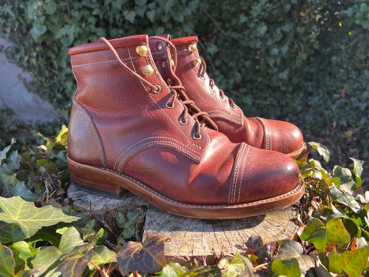 Photo by DalesLeatherworks on January 5, 2024 of the Kustom Kraft Model 1 in Kobel Russet Harness.
