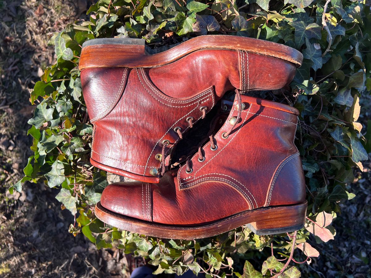 Photo by DalesLeatherworks on January 5, 2024 of the Kustom Kraft Model 1 in Kobel Russet Harness.