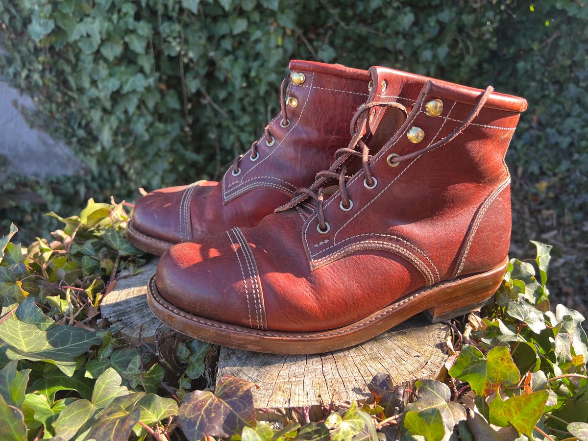 Photo by DalesLeatherworks on January 5, 2024 of the Kustom Kraft Model 1 in Kobel Russet Harness.