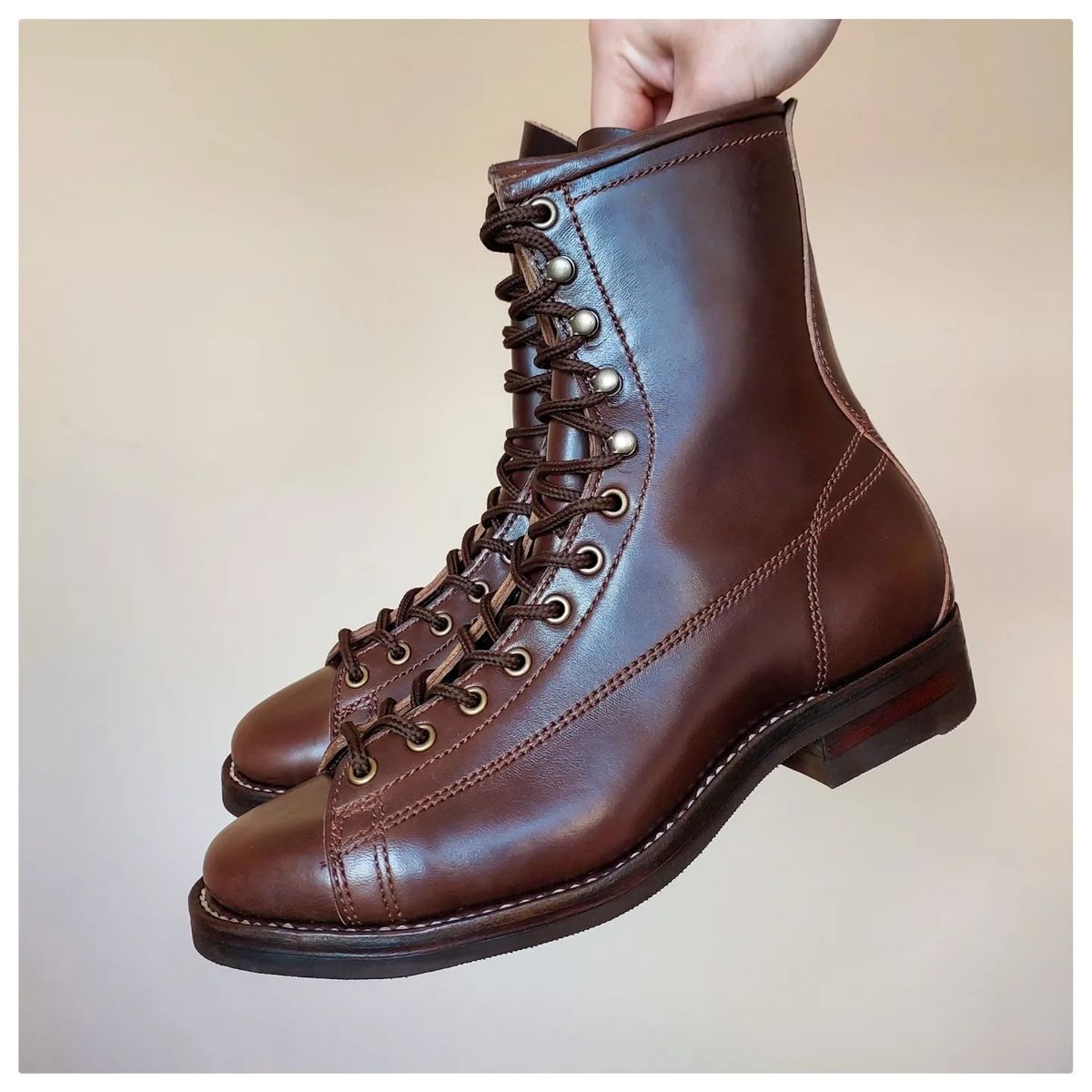 Photo by typhoon on May 10, 2023 of the Willie's Handmade Boots Unlisted Model in Maryam Walnut TPR Horsebutt.