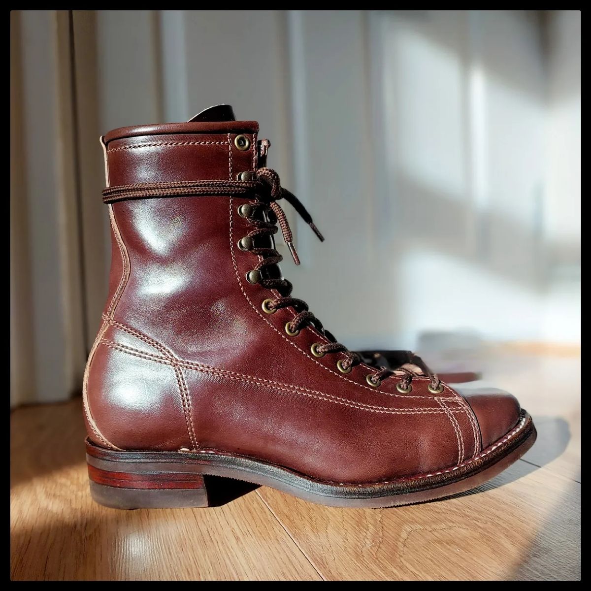 Photo by typhoon on May 10, 2023 of the Willie's Handmade Boots Unlisted Model in Maryam Walnut TPR Horsebutt.