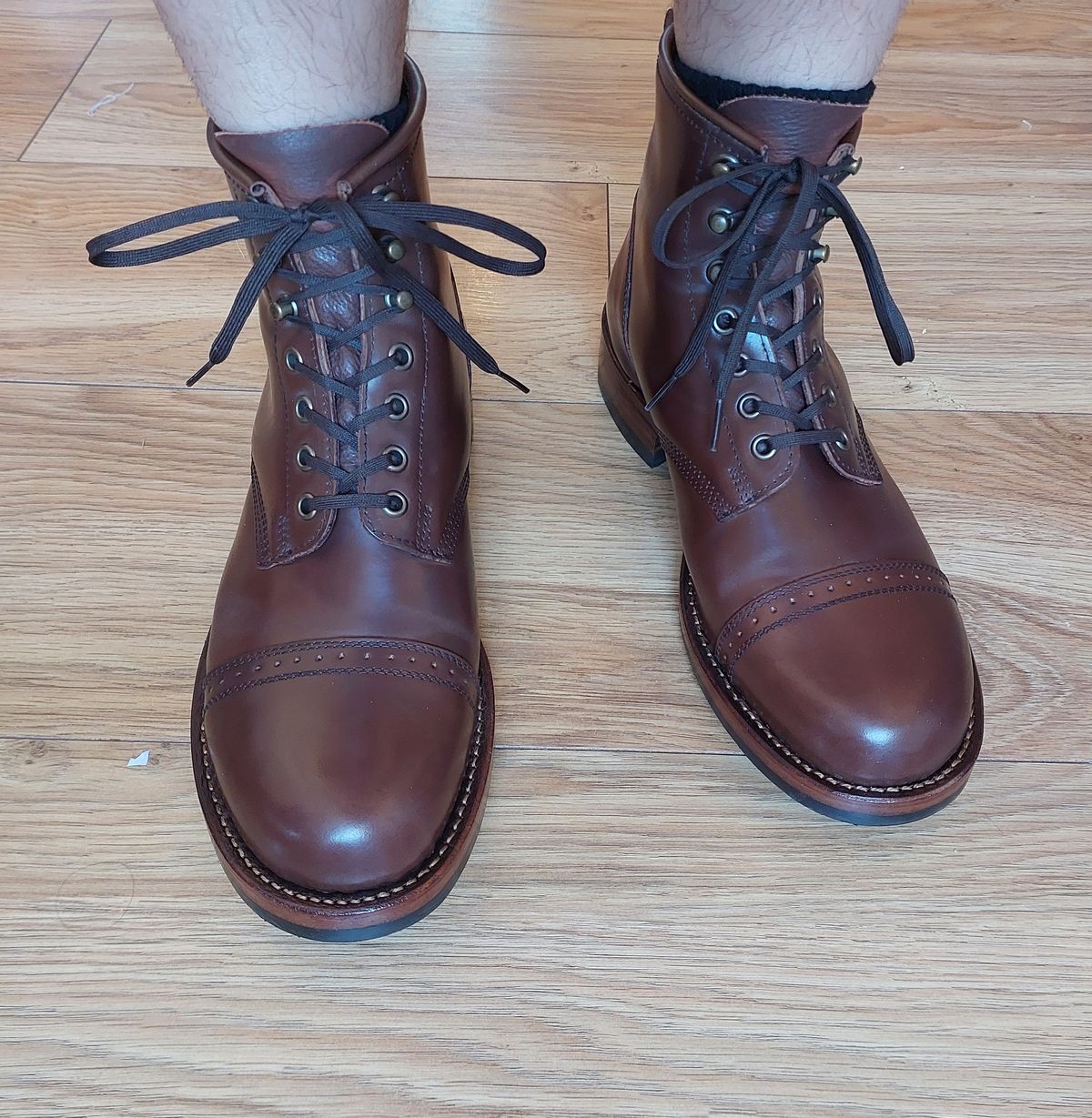 Photo by typhoon on May 10, 2023 of the Julian Boots Bowery in Horween Cigar Shell Cordovan.