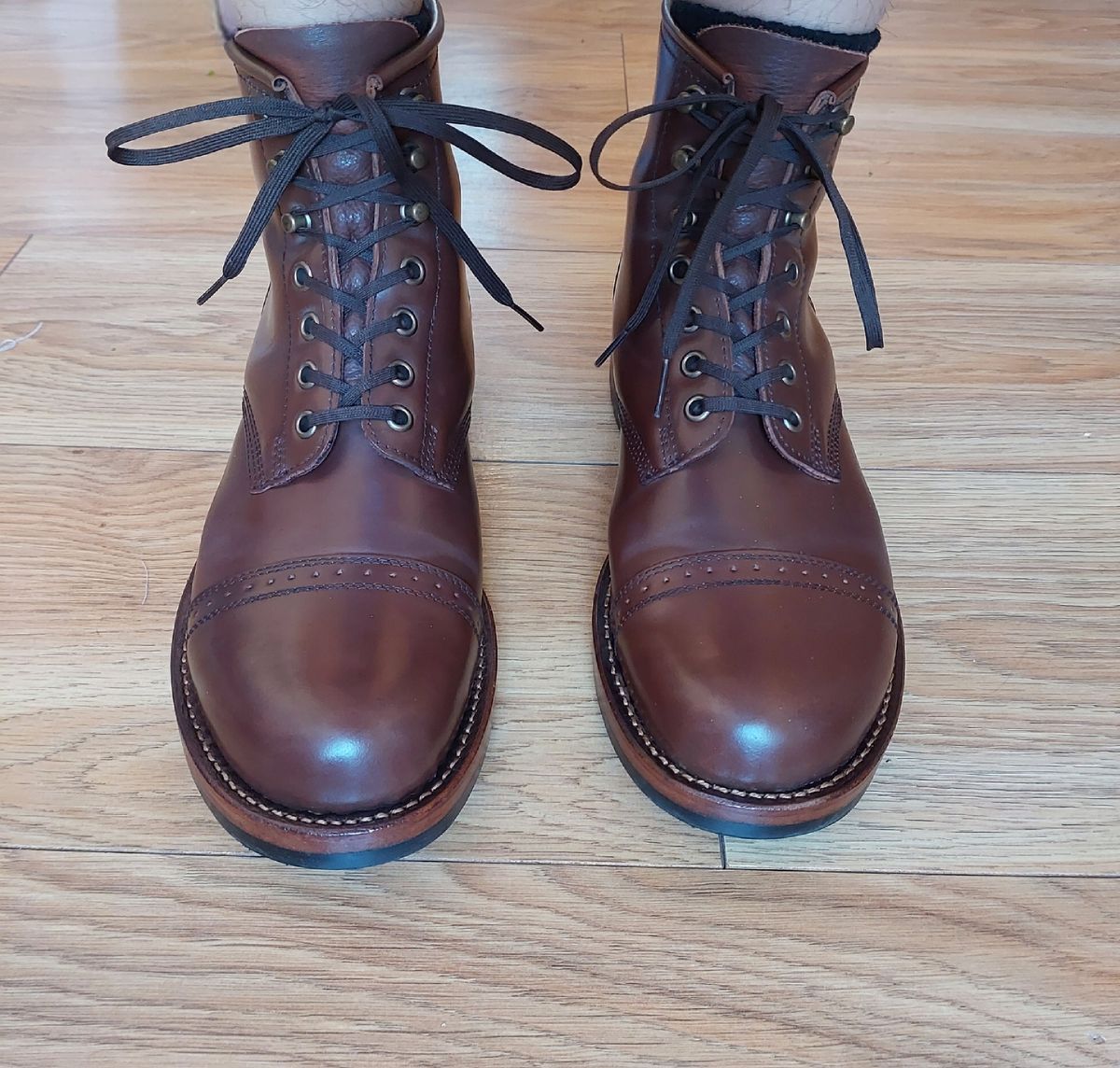 Photo by typhoon on May 10, 2023 of the Julian Boots Bowery in Horween Cigar Shell Cordovan.