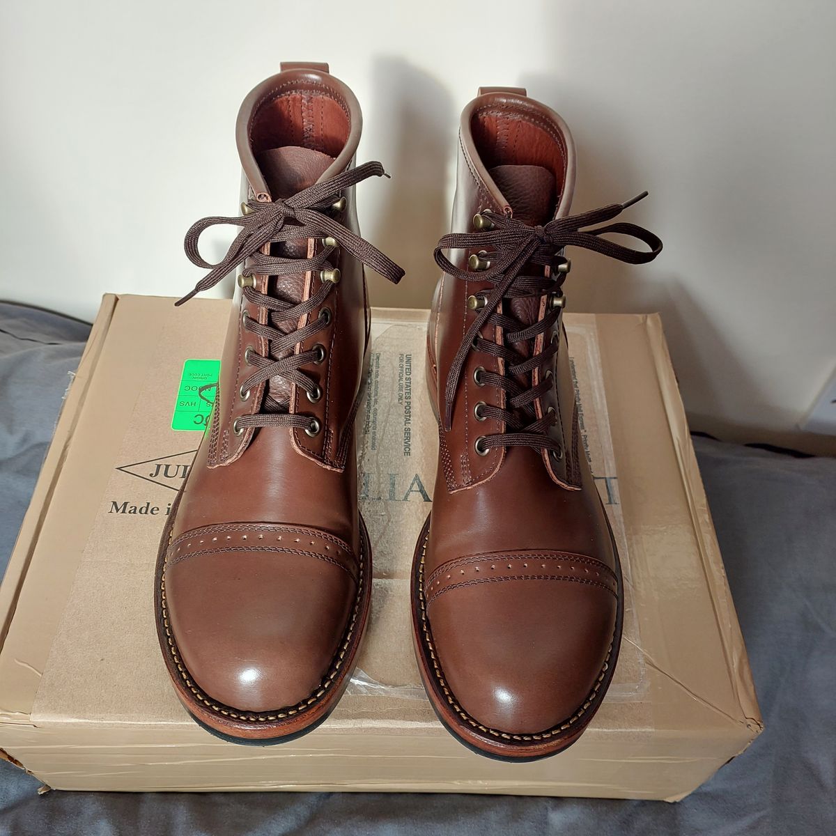 Photo by typhoon on May 10, 2023 of the Julian Boots Bowery in Horween Cigar Shell Cordovan.