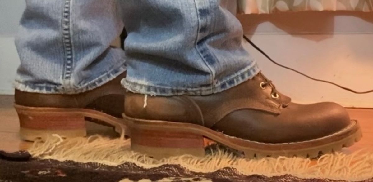 Photo by CJBennett411 on November 6, 2023 of the Nicks Unknown Model in Horween Brown Waxed Flesh.