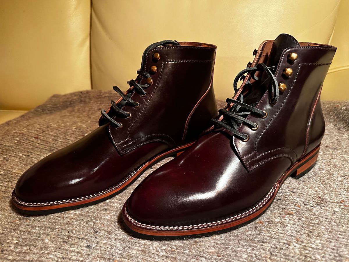 Photo by Bobhabsolute on October 25, 2023 of the Blkbrd Shoemaker Rudiger Service Boot in Horween Color 8 Shell Cordovan.