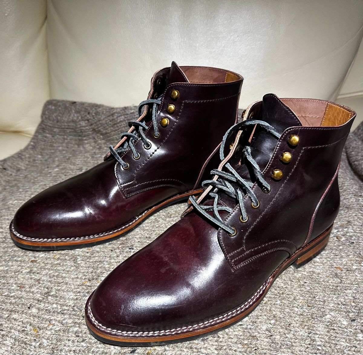 Photo by Bobhabsolute on November 5, 2023 of the Blkbrd Shoemaker Rudiger Service Boot in Horween Color 8 Shell Cordovan.