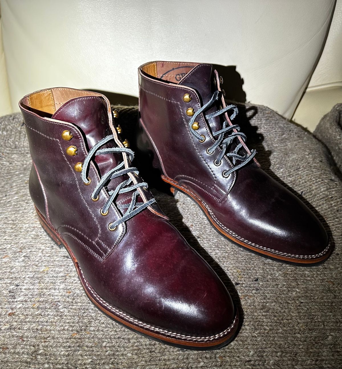 Photo by Bobhabsolute on November 5, 2023 of the Blkbrd Shoemaker Rudiger Service Boot in Horween Color 8 Shell Cordovan.