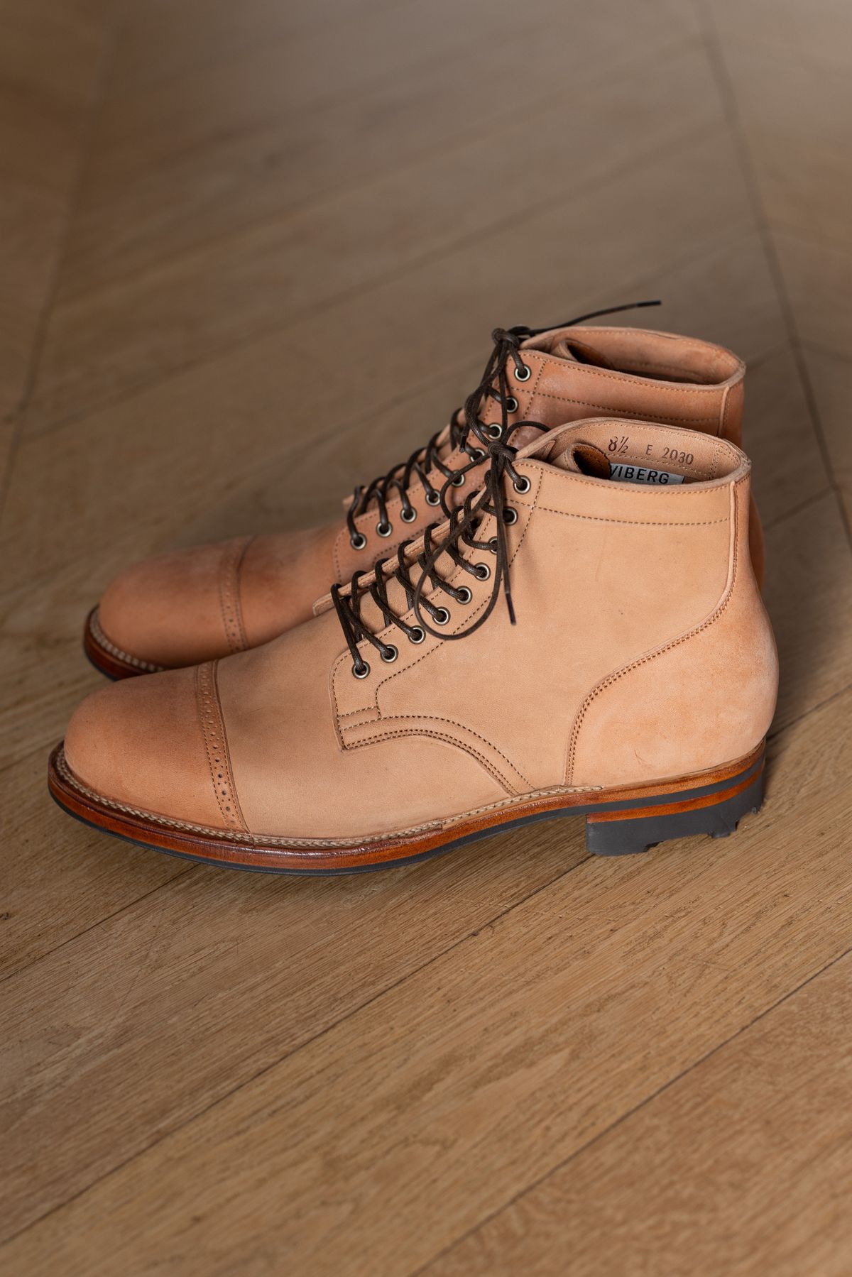 Photo by PatinaTurner on October 2, 2023 of the Viberg Service Boot BCT in Horween Natural Crust Double Cordovan.
