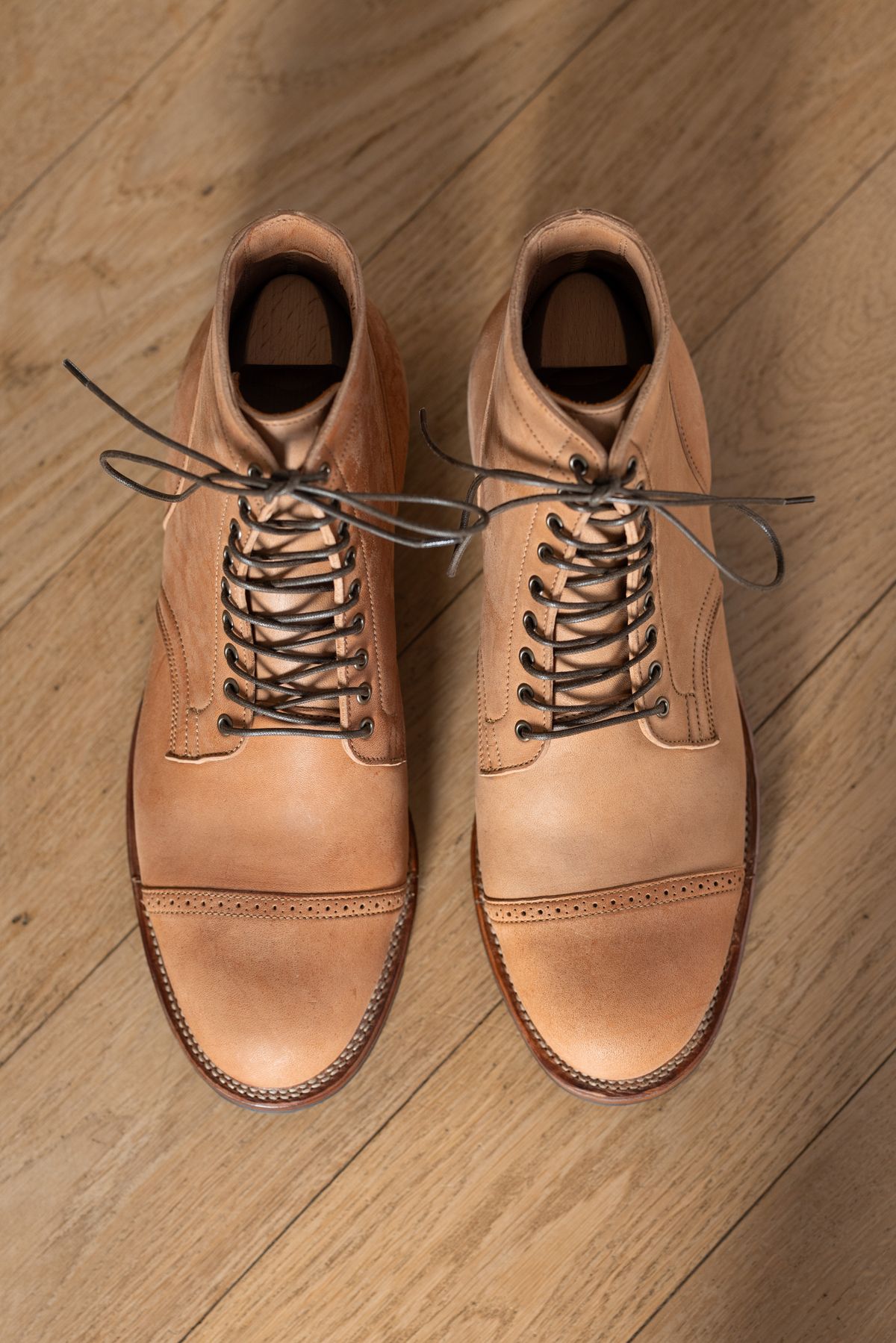 Photo by PatinaTurner on October 2, 2023 of the Viberg Service Boot BCT in Horween Natural Crust Double Cordovan.