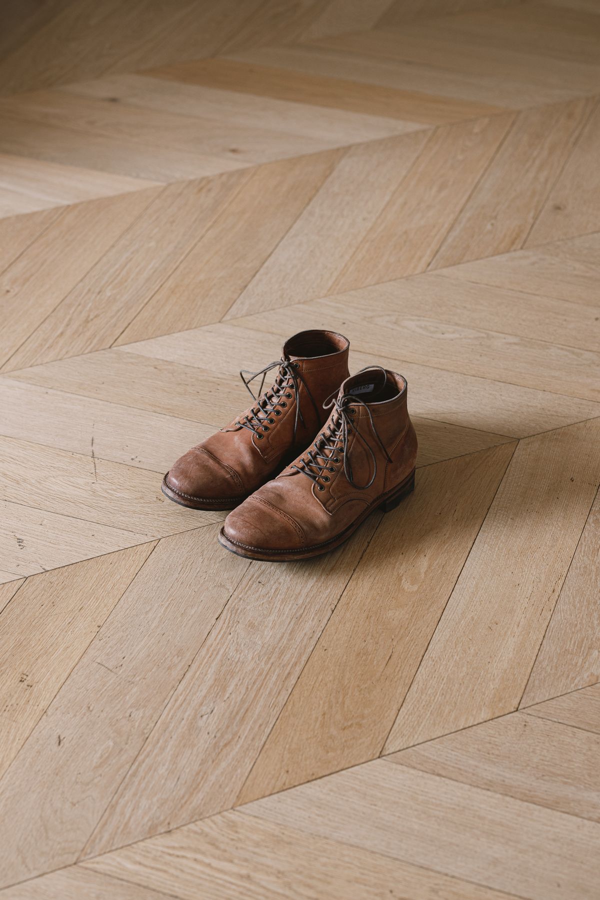 Photo by PatinaTurner on November 3, 2023 of the Viberg Service Boot BCT in Horween Natural Crust Double Cordovan.