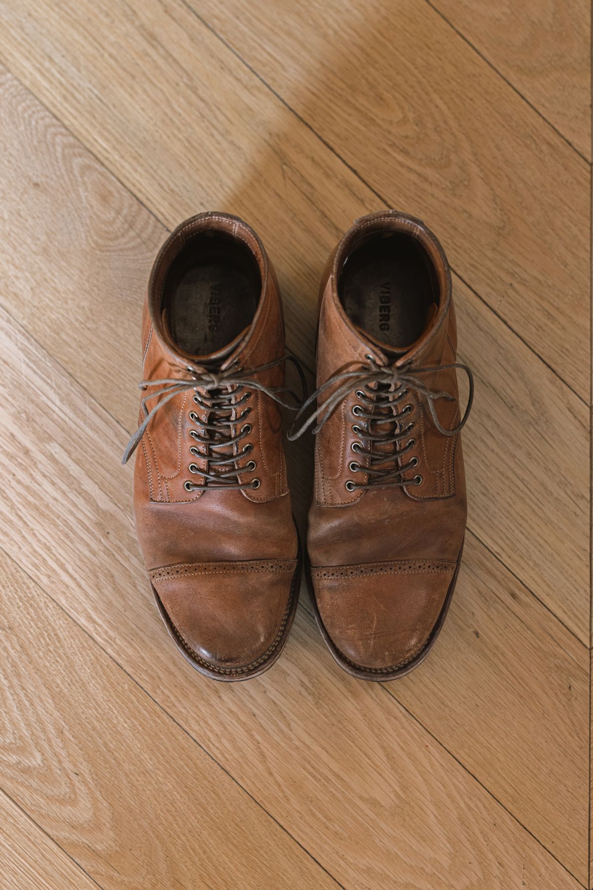 Photo by PatinaTurner on February 5, 2024 of the Viberg Service Boot BCT in Horween Natural Crust Double Cordovan.