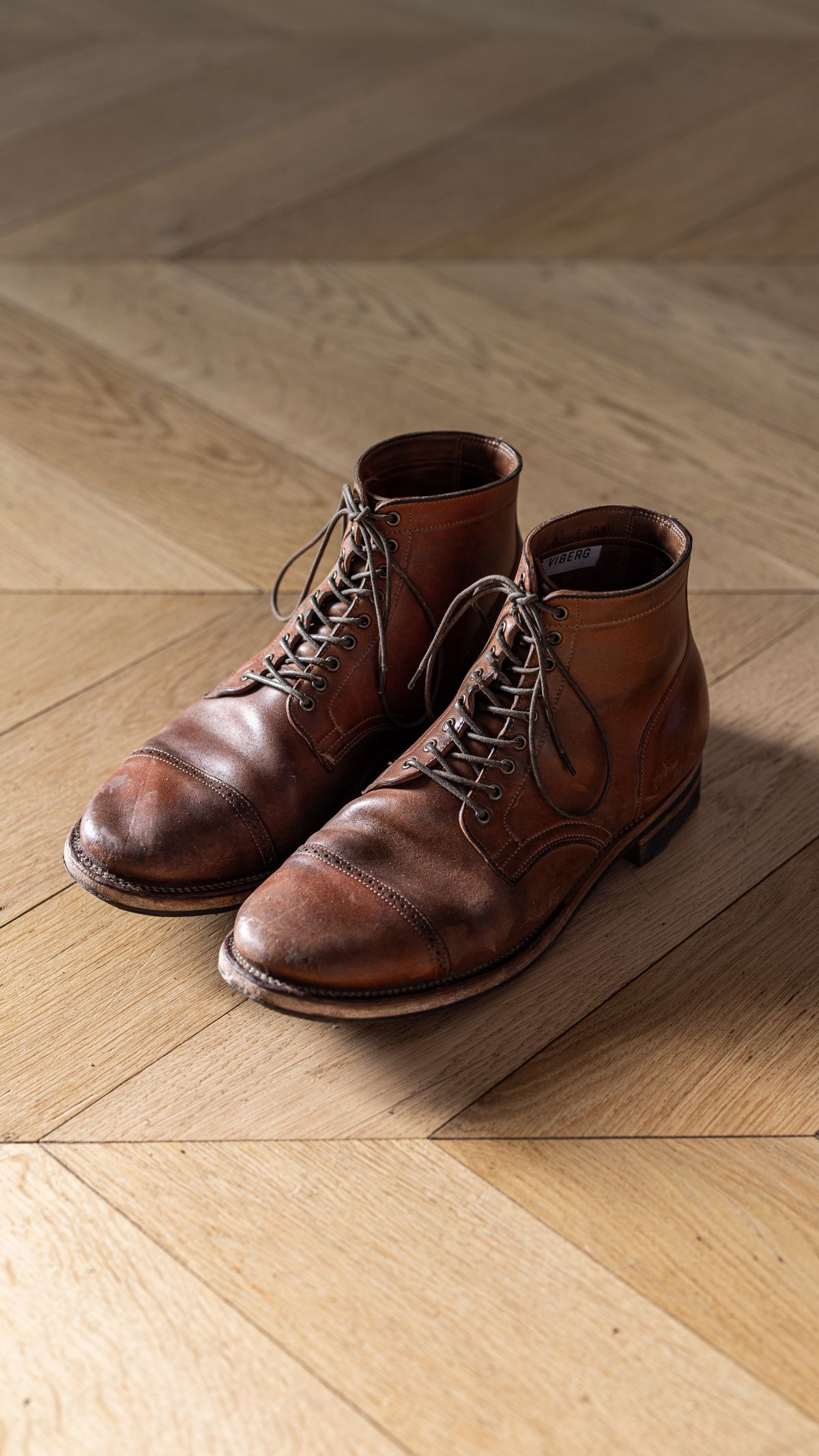 Photo by PatinaTurner on March 5, 2024 of the Viberg Service Boot BCT in Horween Natural Crust Double Cordovan.