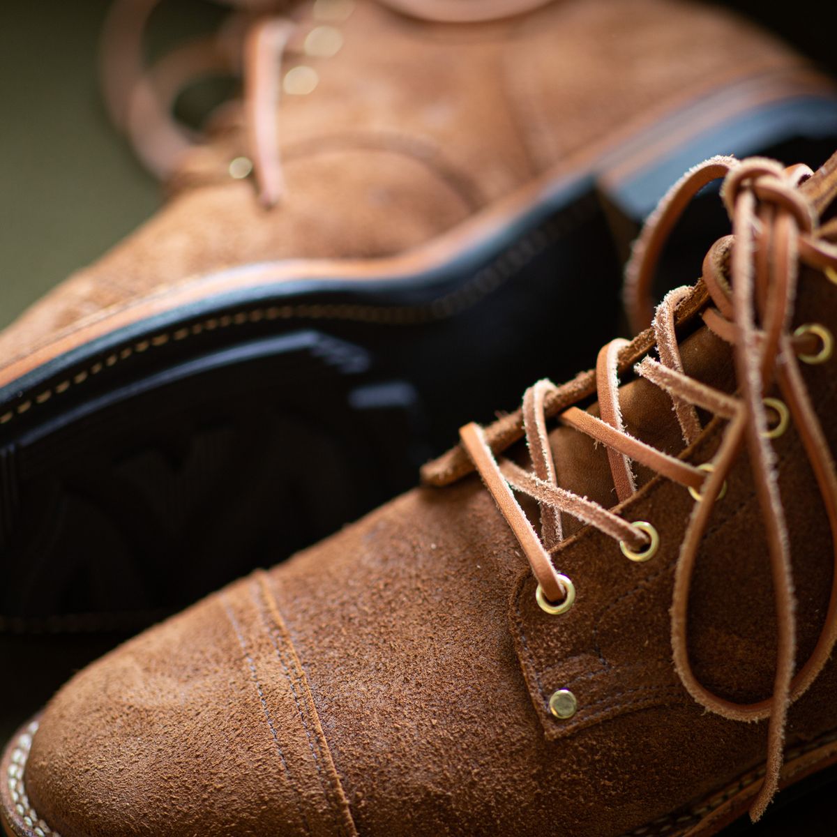 Photo by PatinaTurner on October 1, 2022 of the Viberg Service Boot PCT in Seidel Aged Bark Roughout.