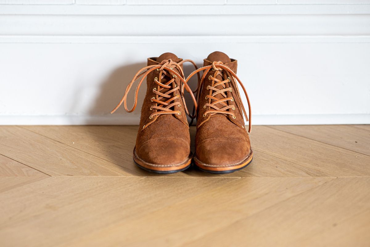 Photo by PatinaTurner on October 1, 2022 of the Viberg Service Boot PCT in Seidel Aged Bark Roughout.