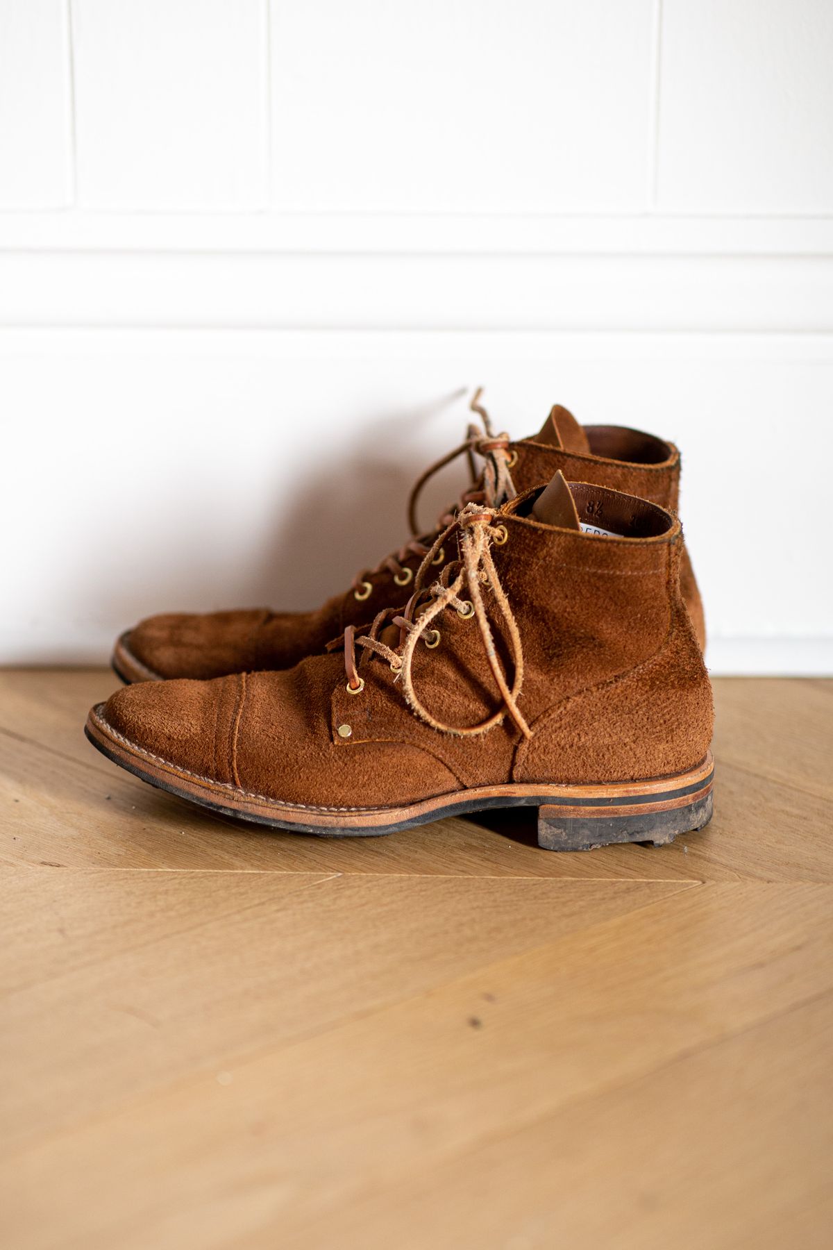 Photo by PatinaTurner on November 5, 2022 of the Viberg Service Boot PCT in Seidel Aged Bark Roughout.