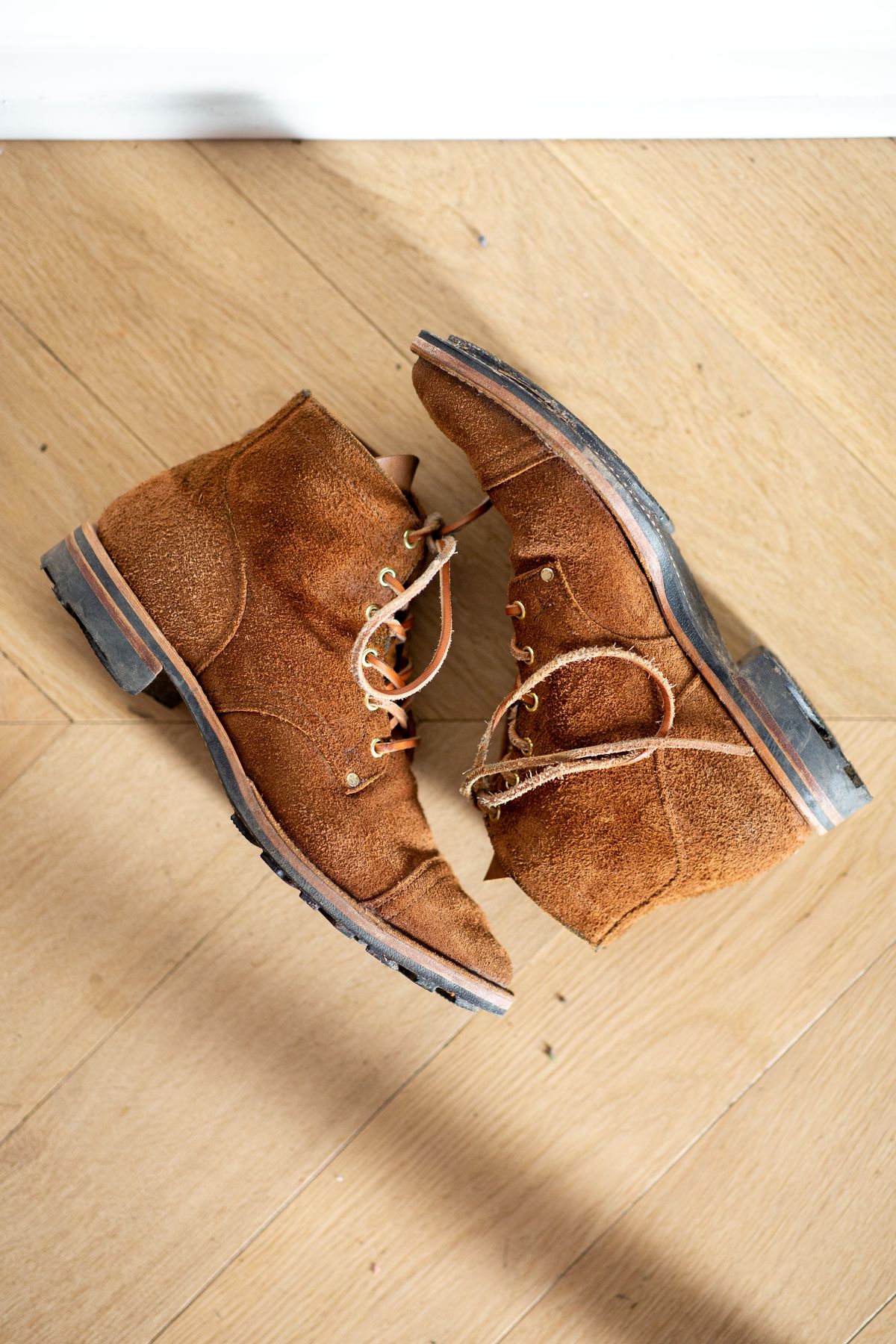 Photo by PatinaTurner on November 5, 2022 of the Viberg Service Boot PCT in Seidel Aged Bark Roughout.