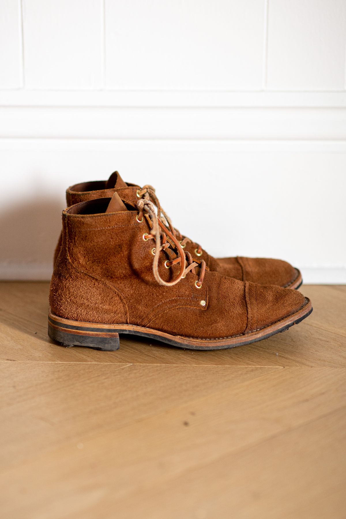 Photo by PatinaTurner on November 5, 2022 of the Viberg Service Boot PCT in Seidel Aged Bark Roughout.