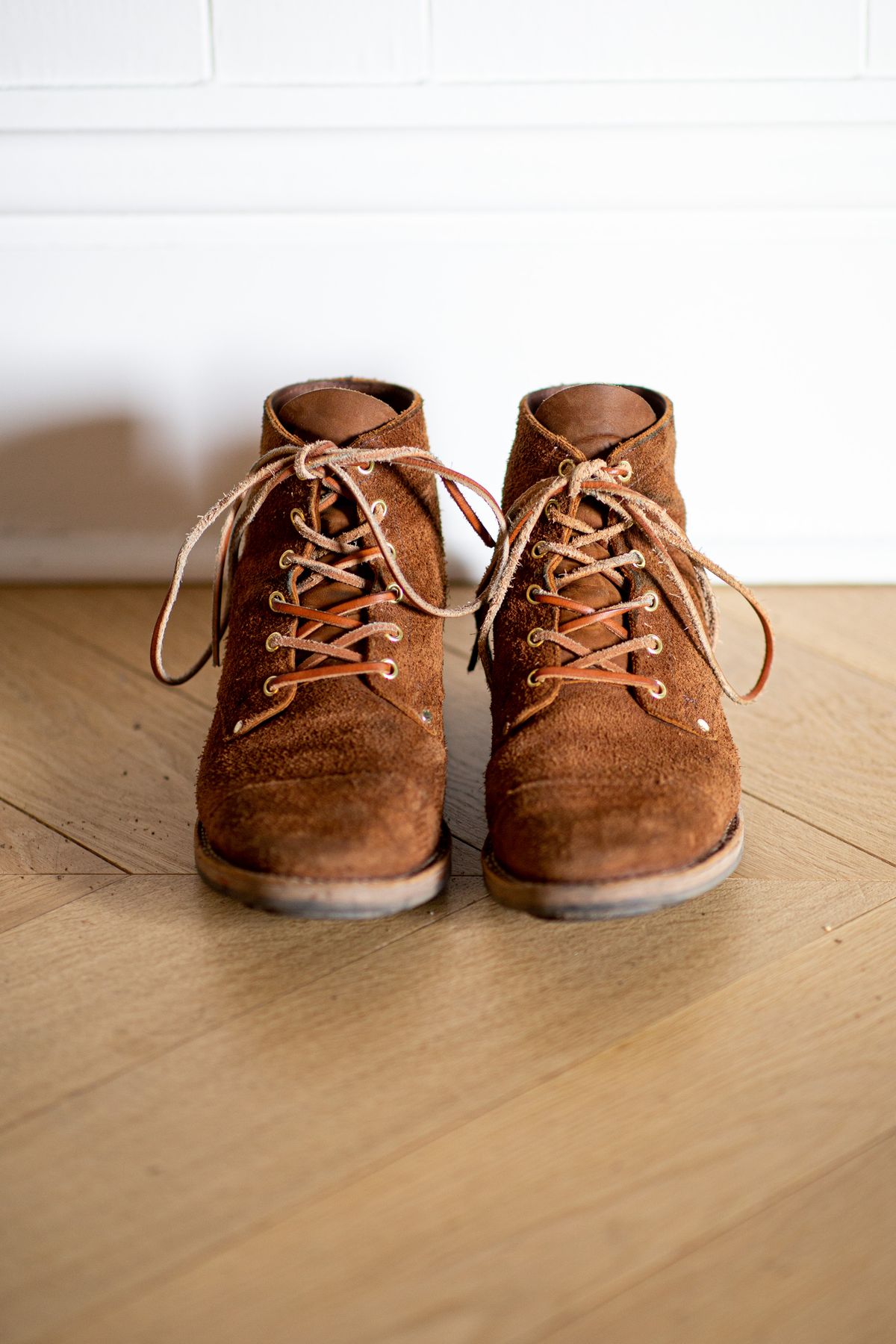 Photo by PatinaTurner on December 5, 2022 of the Viberg Service Boot PCT in Seidel Aged Bark Roughout.