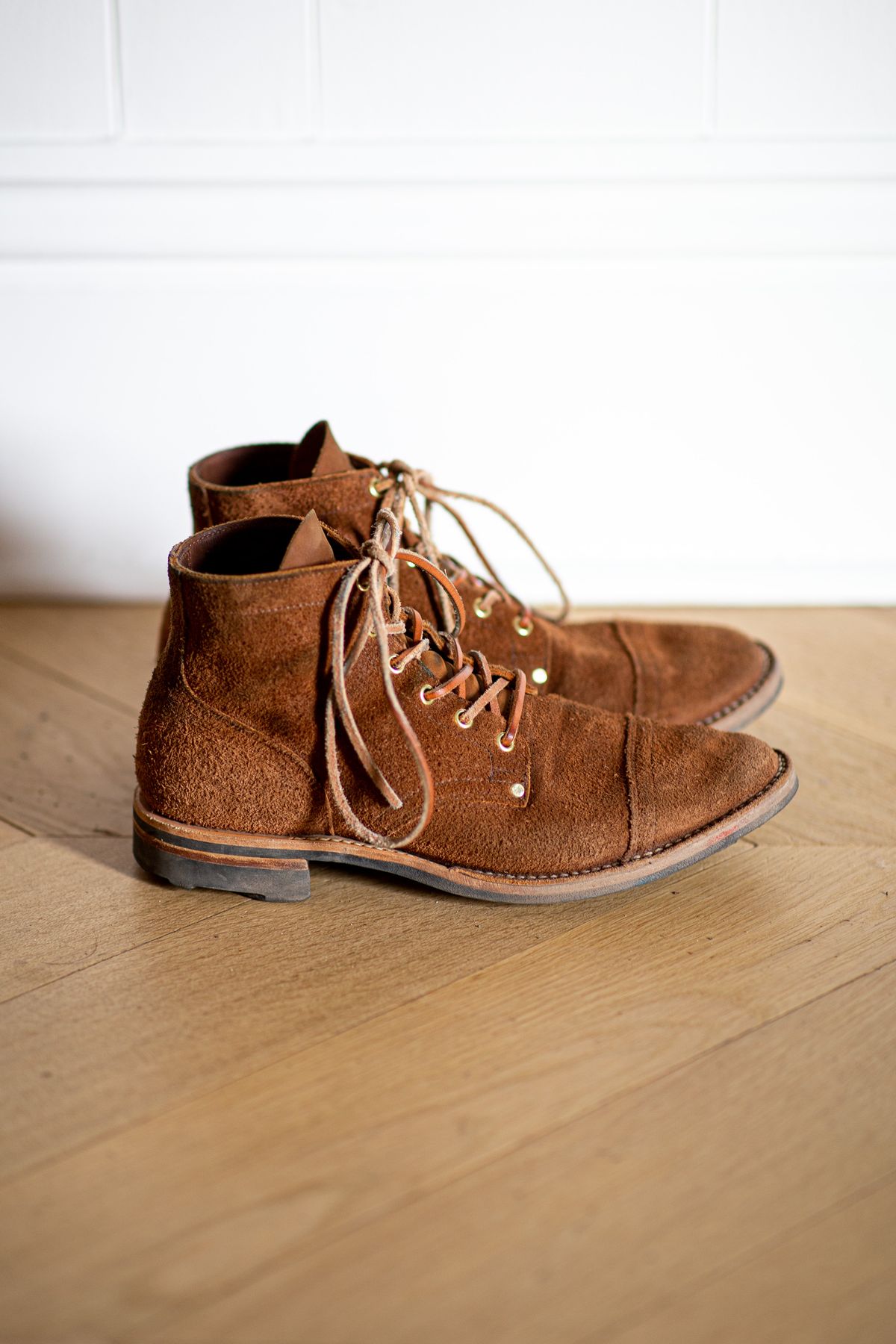 Photo by PatinaTurner on December 5, 2022 of the Viberg Service Boot PCT in Seidel Aged Bark Roughout.