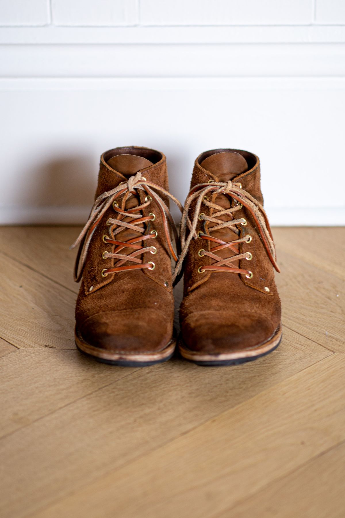 Photo by PatinaTurner on January 5, 2023 of the Viberg Service Boot PCT in Seidel Aged Bark Roughout.