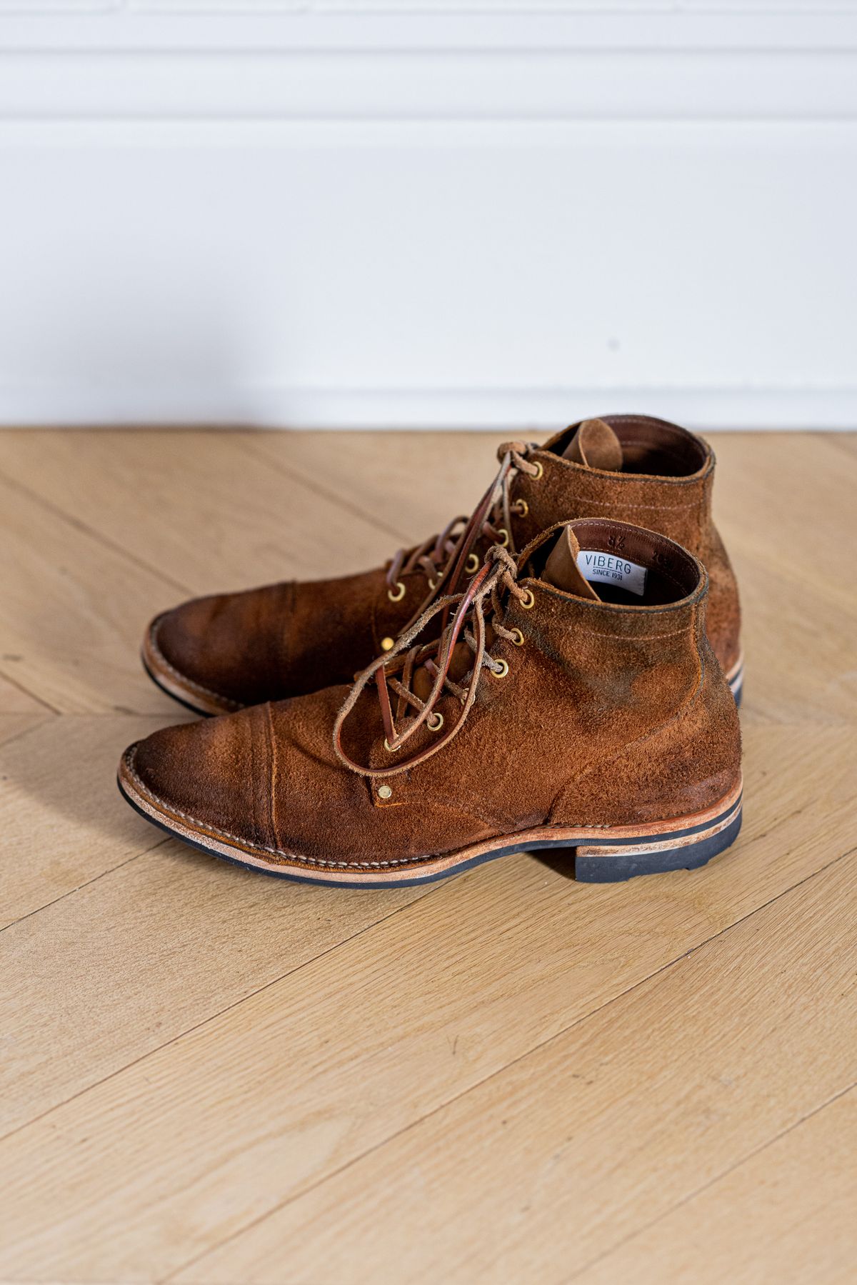 Photo by PatinaTurner on March 5, 2023 of the Viberg Service Boot PCT in Seidel Aged Bark Roughout.