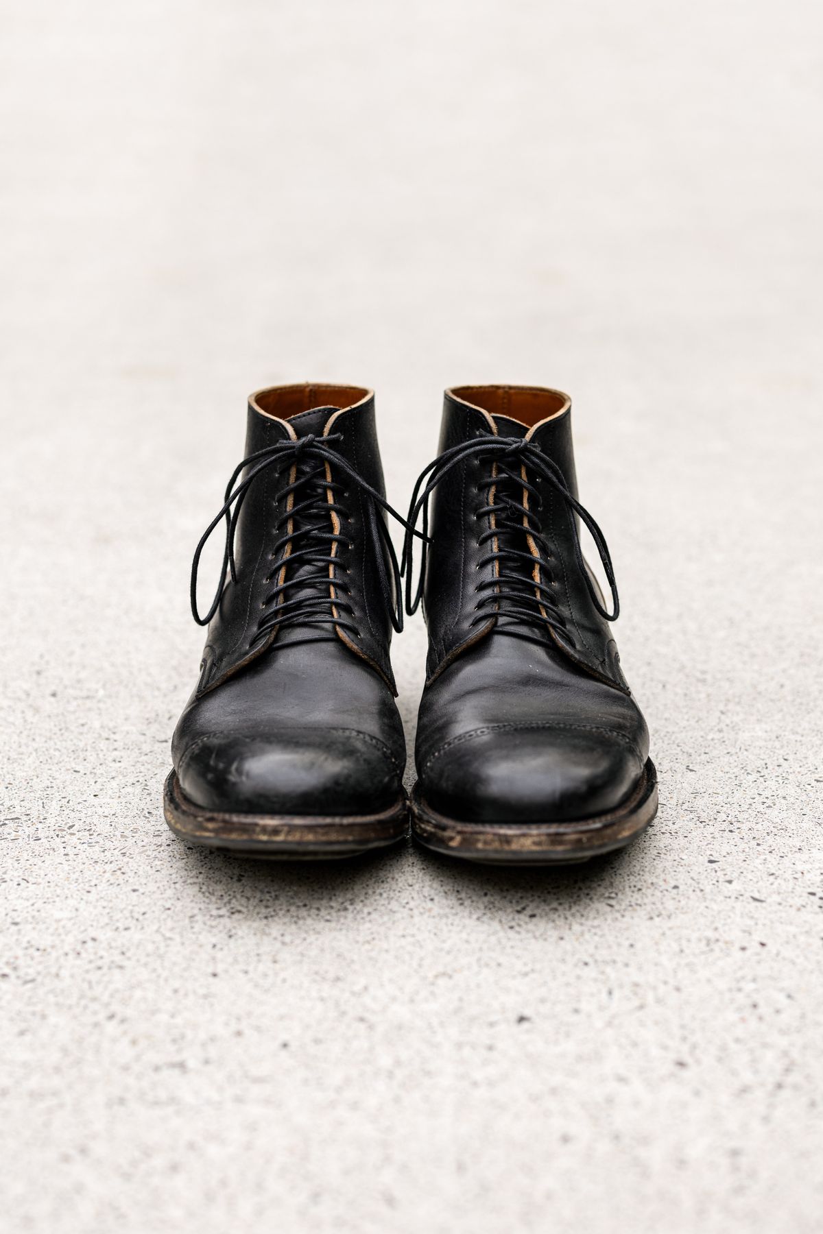 Photo by PatinaTurner on November 5, 2024 of the Viberg Service Boot BCT in Maryam Nero Horsebutt.
