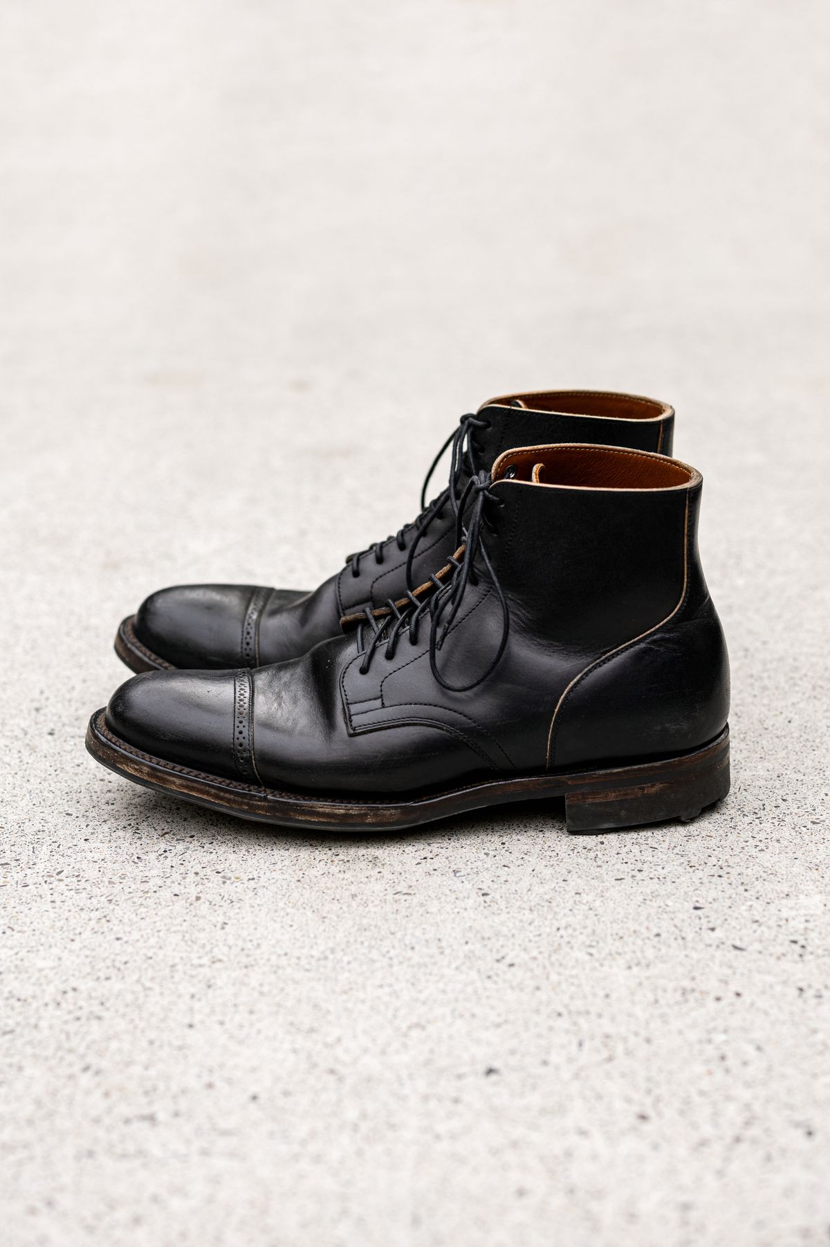 Photo by PatinaTurner on November 5, 2024 of the Viberg Service Boot BCT in Maryam Nero Horsebutt.