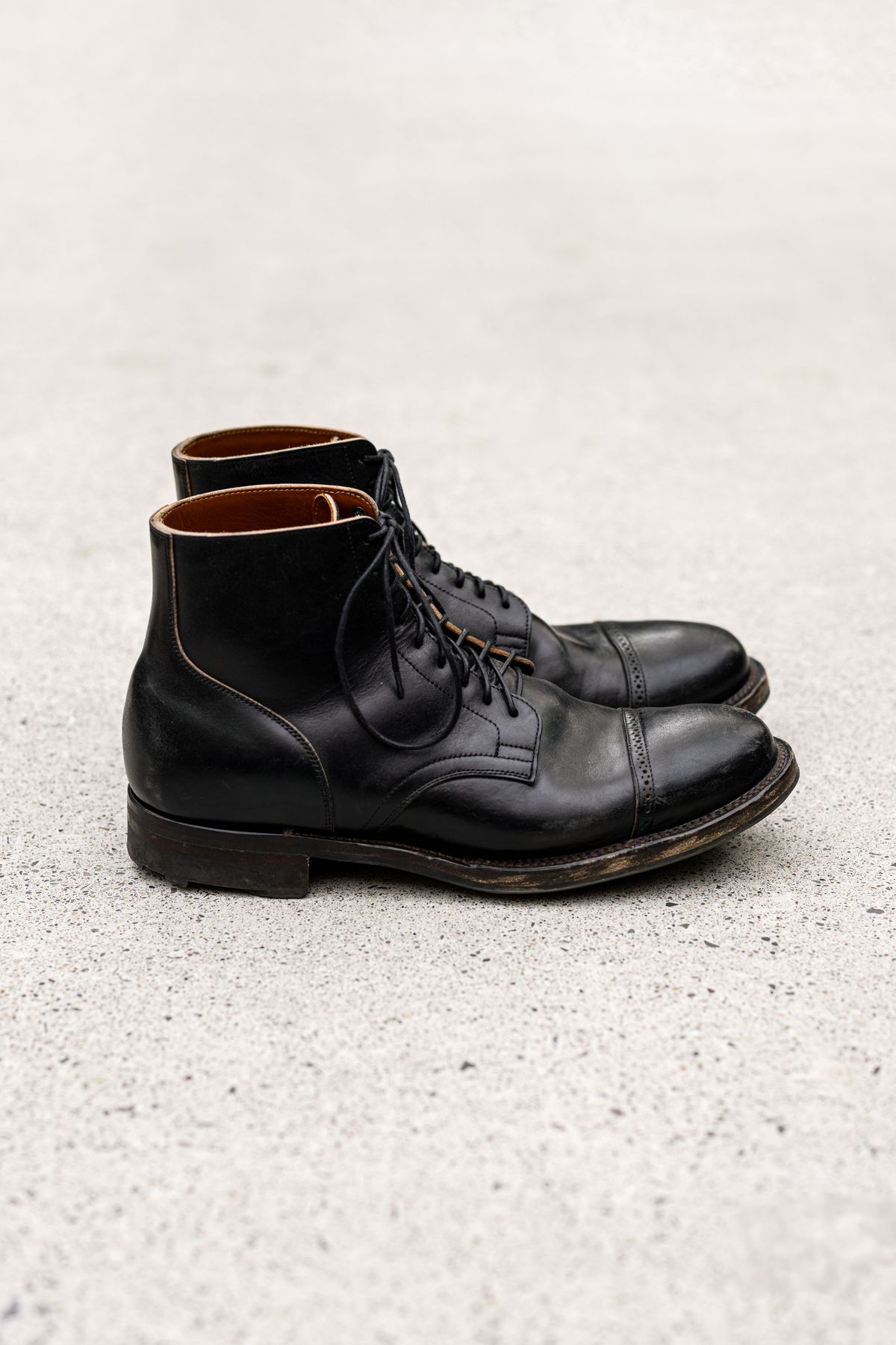 Photo by PatinaTurner on November 5, 2024 of the Viberg Service Boot BCT in Maryam Nero Horsebutt.