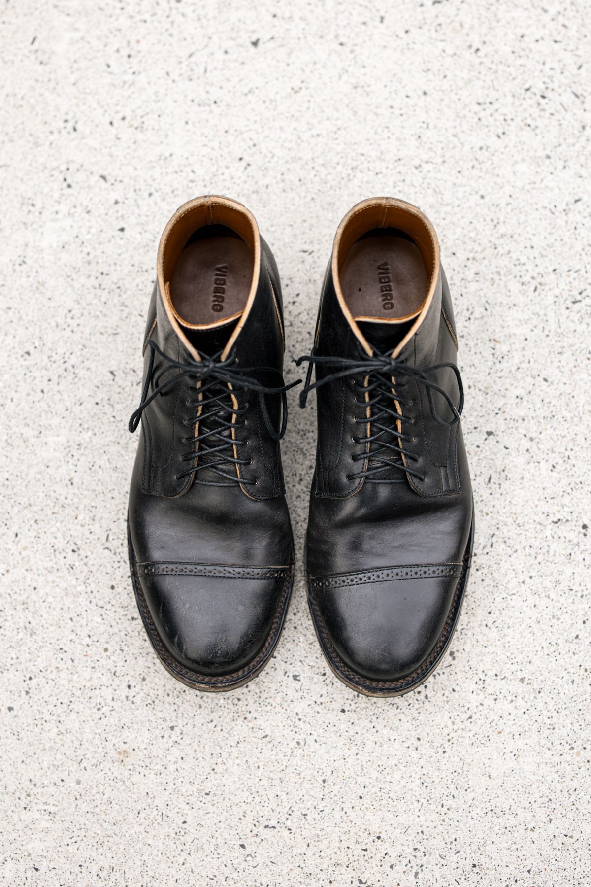 Photo by PatinaTurner on November 5, 2024 of the Viberg Service Boot BCT in Maryam Nero Horsebutt.