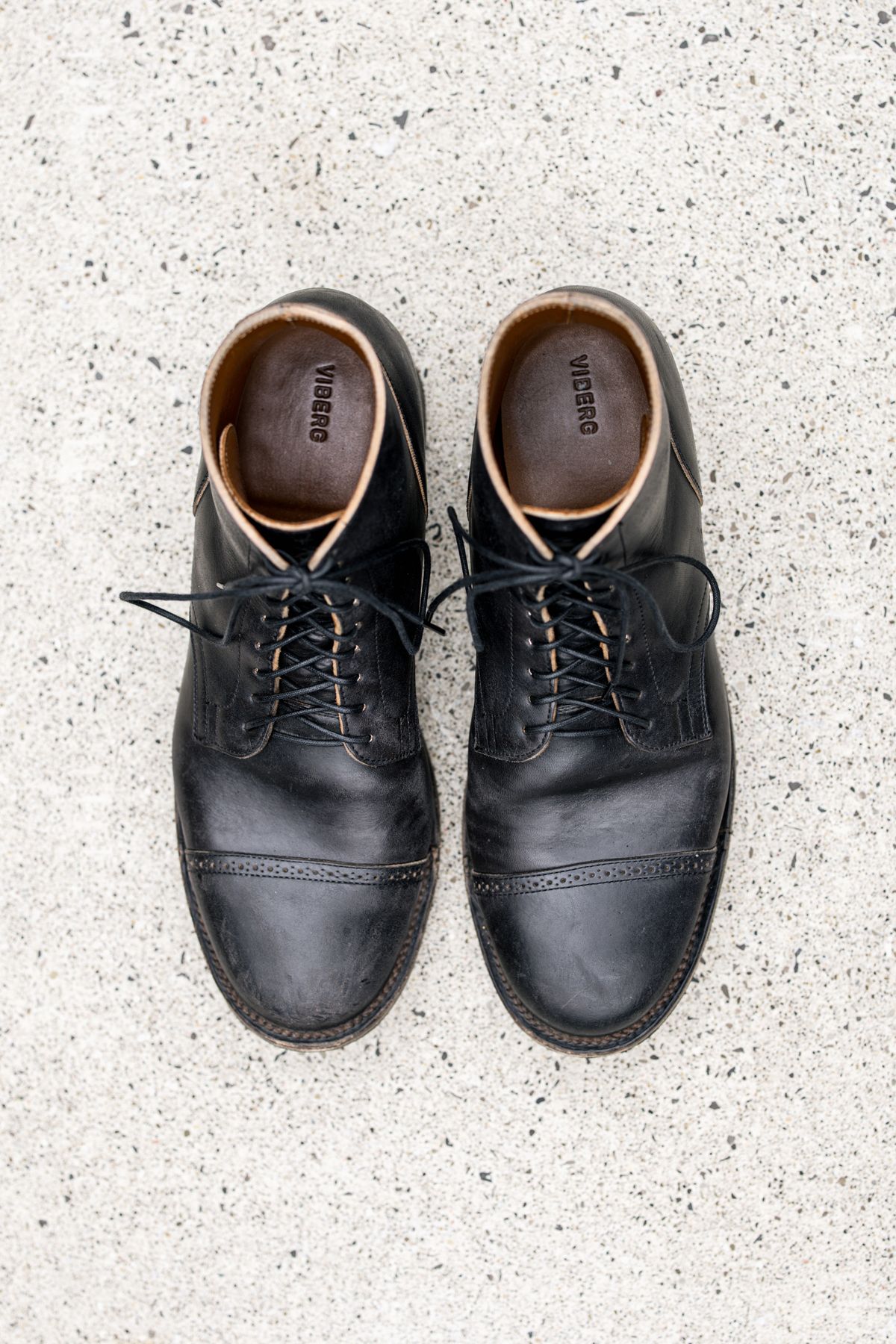 Photo by PatinaTurner on December 5, 2024 of the Viberg Service Boot BCT in Maryam Nero Horsebutt.