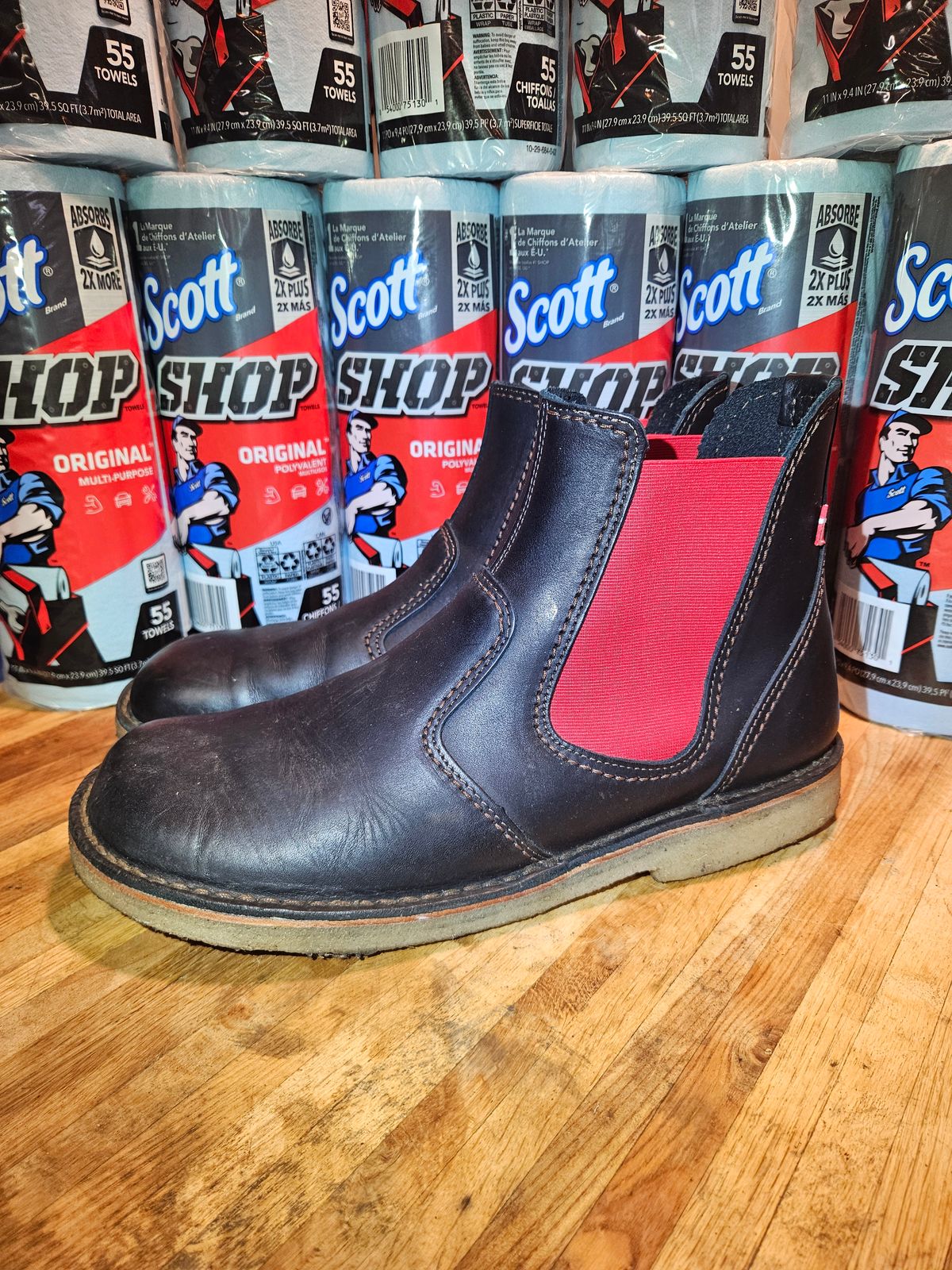 Photo by Mobius_Mustache on October 1, 2025 of the Duckfeet Roskilde in Terracare Black.