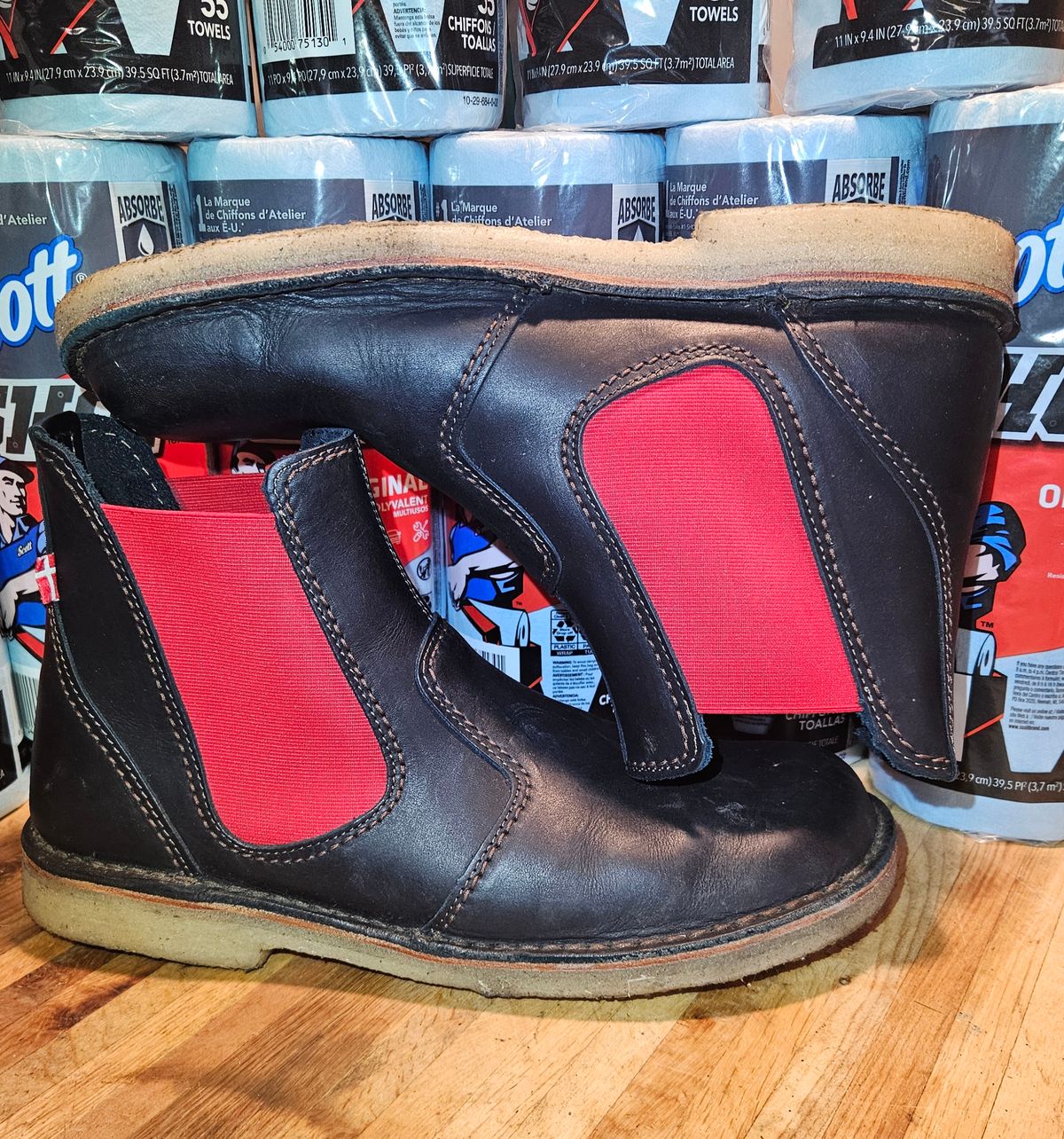 Photo by Mobius_Mustache on October 1, 2025 of the Duckfeet Roskilde in Terracare Black.