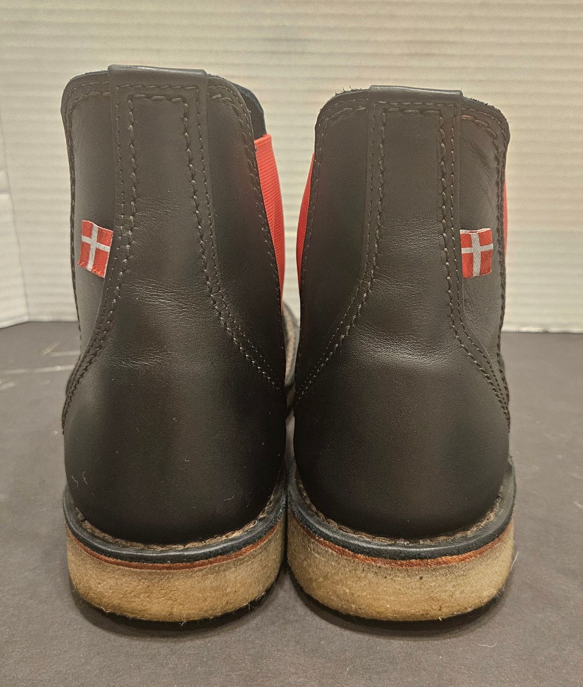 Photo by Mobius_Mustache on November 4, 2025 of the Duckfeet Roskilde in Terracare Black.