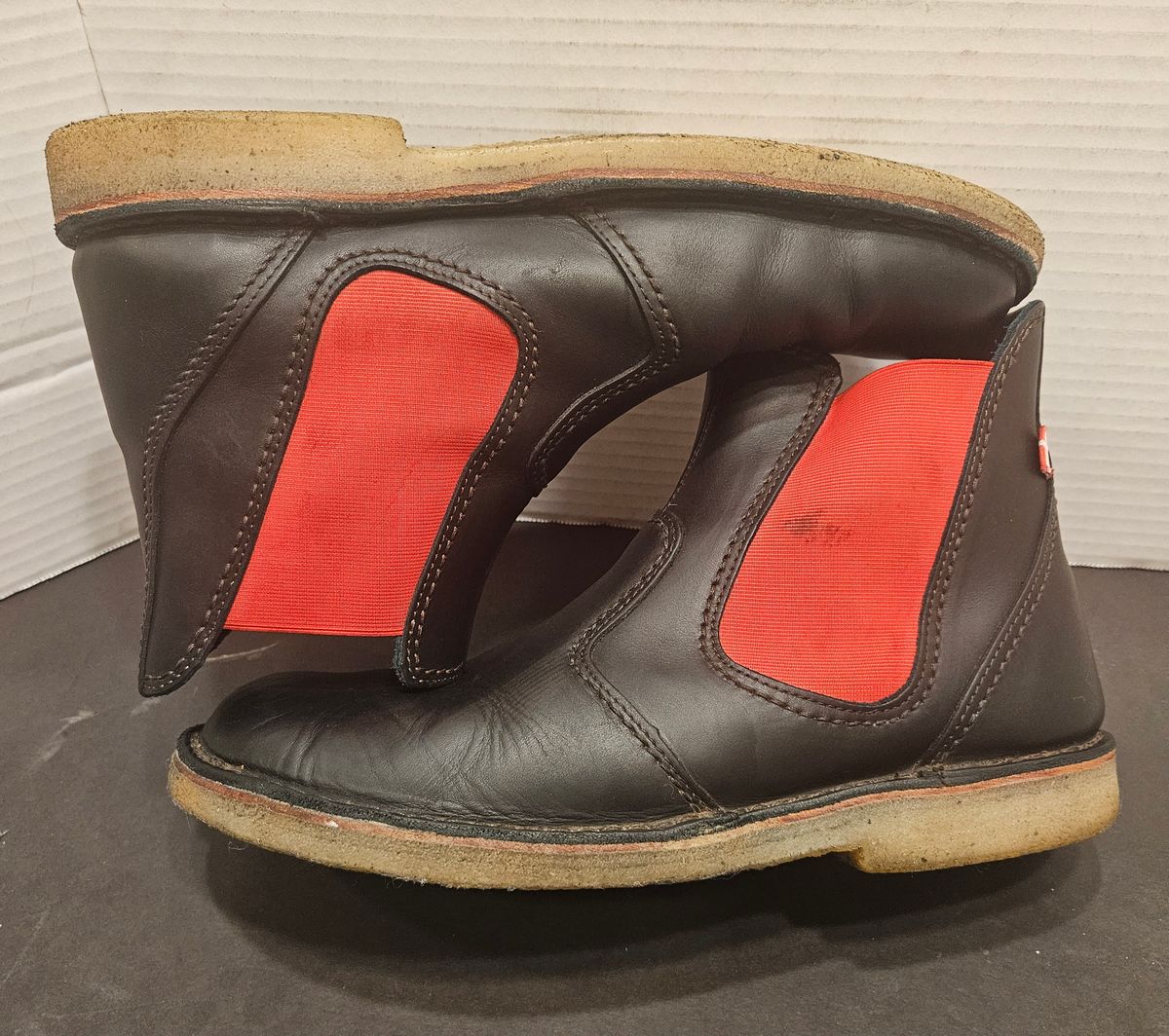 Photo by Mobius_Mustache on November 4, 2025 of the Duckfeet Roskilde in Terracare Black.