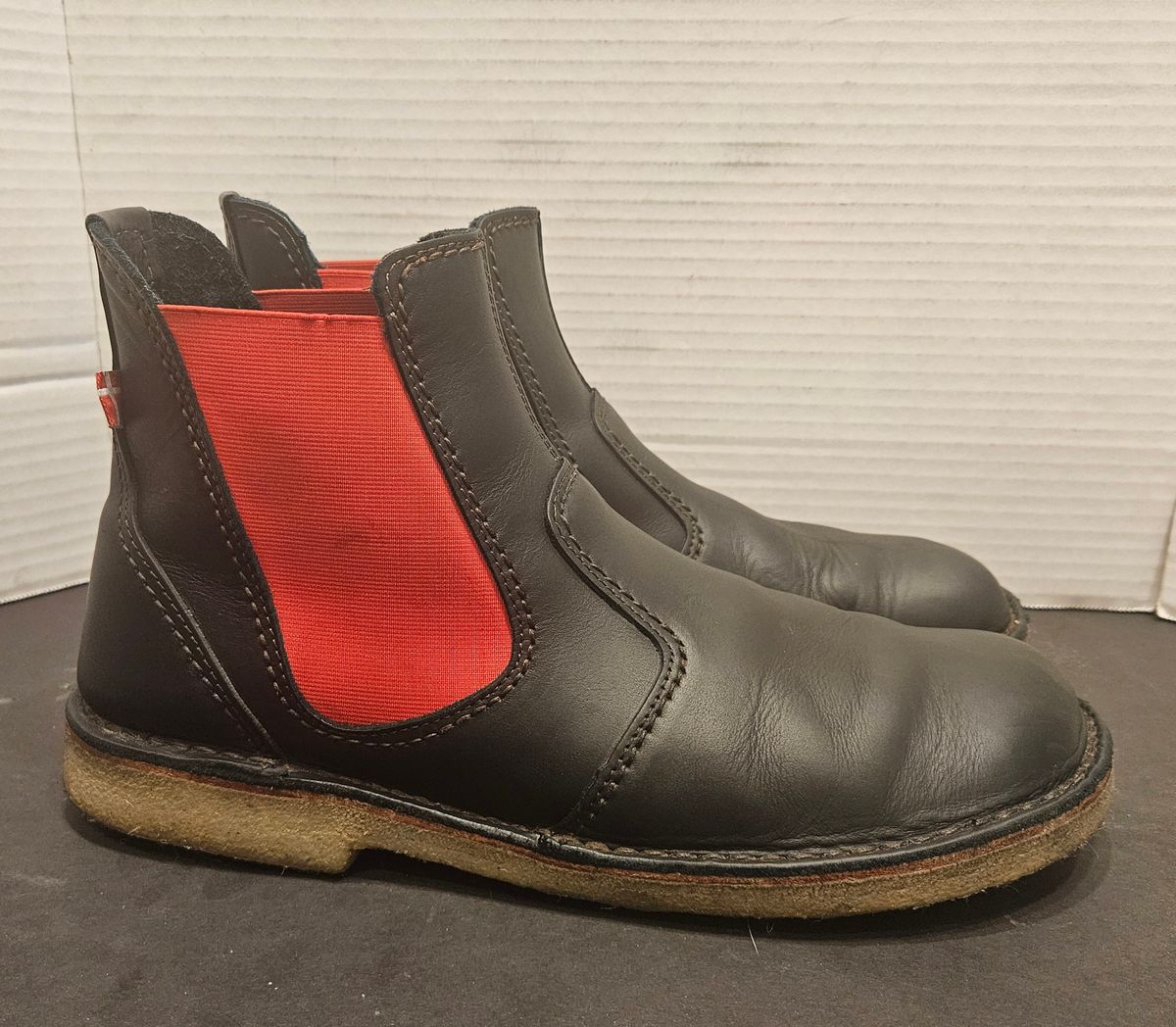 Photo by Mobius_Mustache on November 4, 2025 of the Duckfeet Roskilde in Terracare Black.