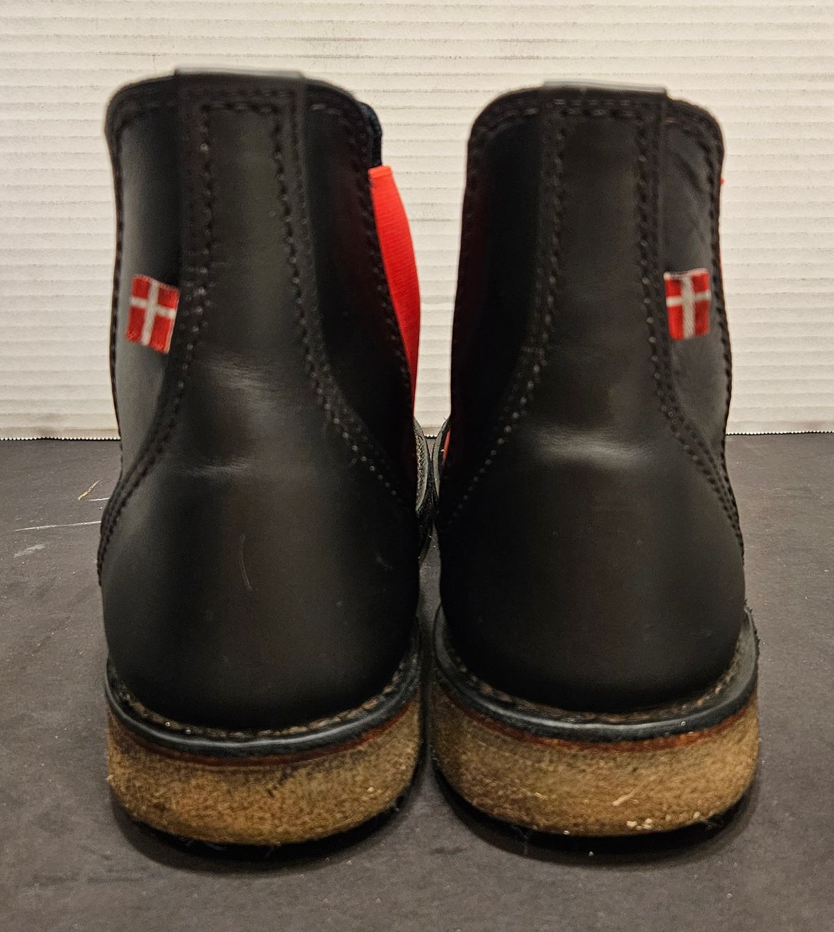 Photo by Mobius_Mustache on December 6, 2025 of the Duckfeet Roskilde in Terracare Black.