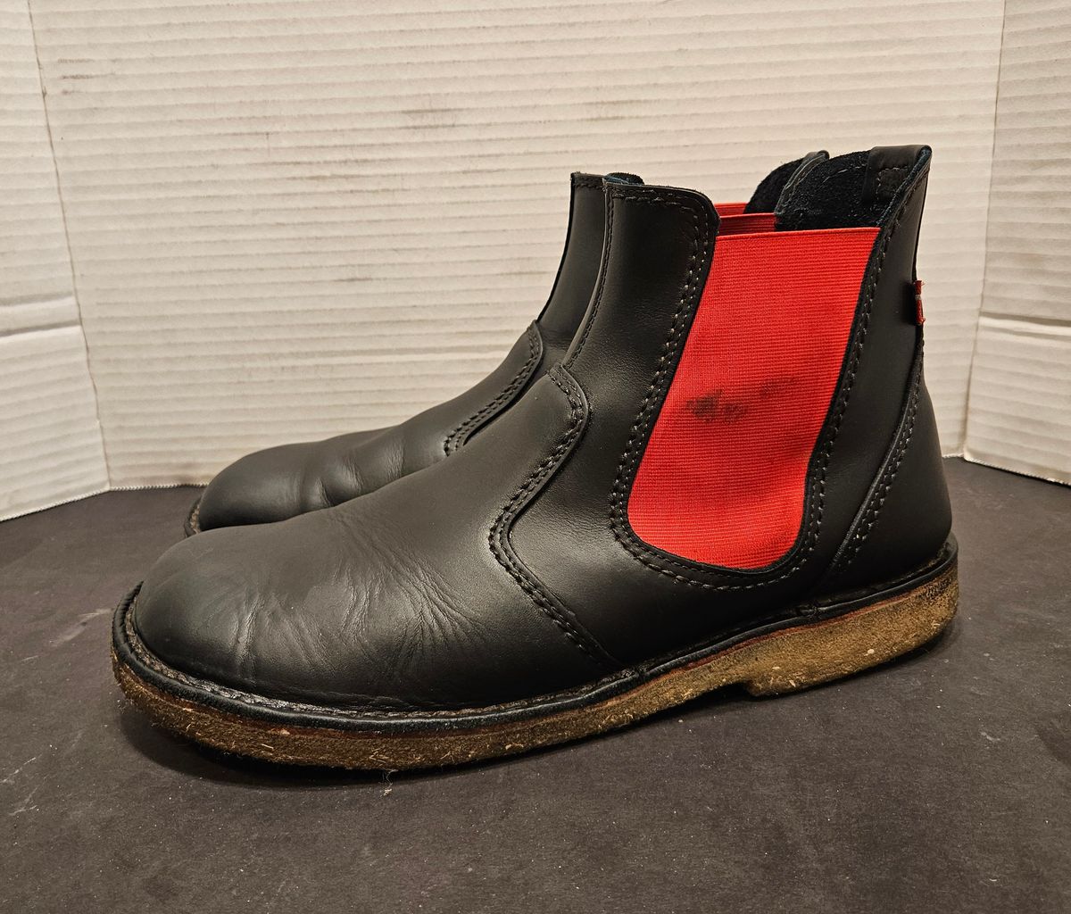 Photo by Mobius_Mustache on December 6, 2025 of the Duckfeet Roskilde in Terracare Black.