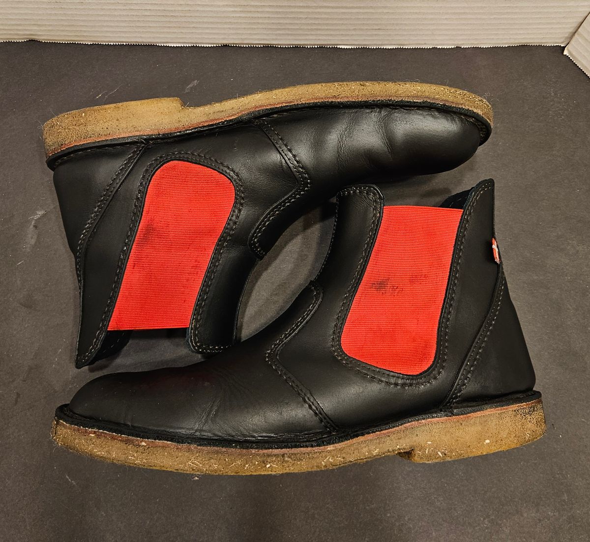 Photo by Mobius_Mustache on December 6, 2025 of the Duckfeet Roskilde in Terracare Black.