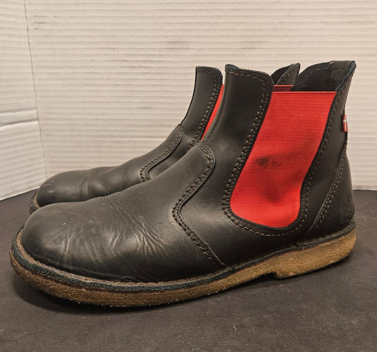 Photo by Mobius_Mustache on February 3, 2026 of the Duckfeet Roskilde in Terracare Black.