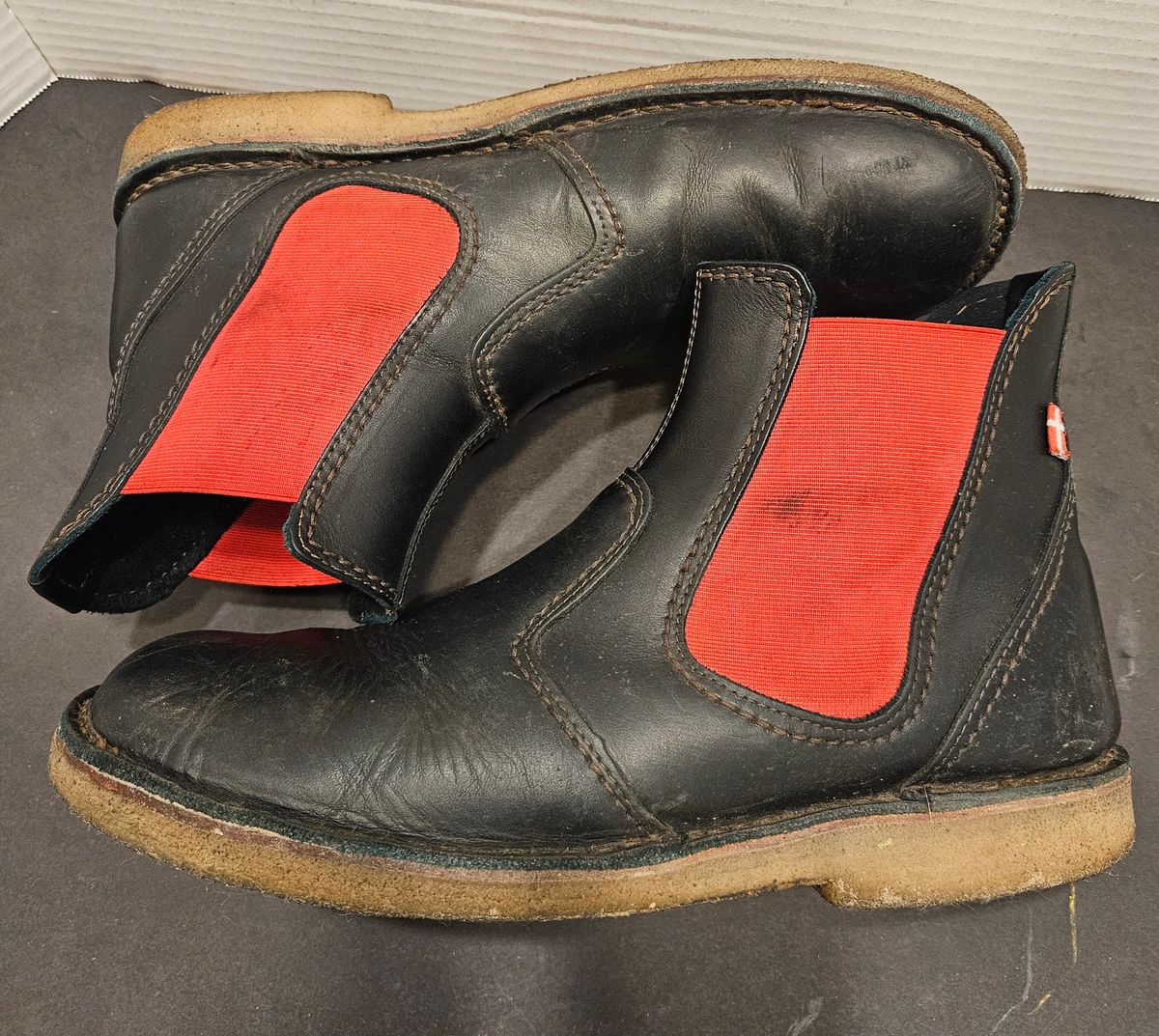 Photo by Mobius_Mustache on February 3, 2026 of the Duckfeet Roskilde in Terracare Black.