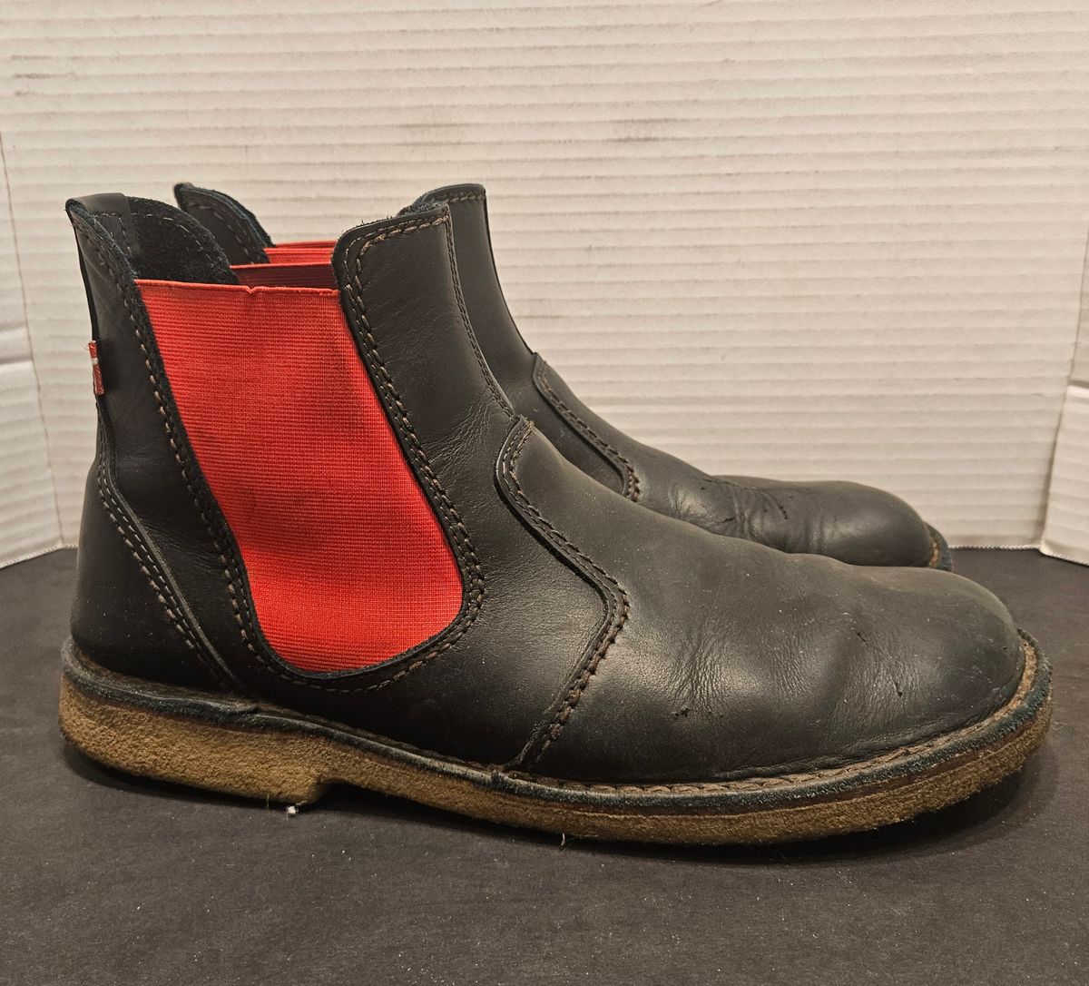 Photo by Mobius_Mustache on February 3, 2026 of the Duckfeet Roskilde in Terracare Black.