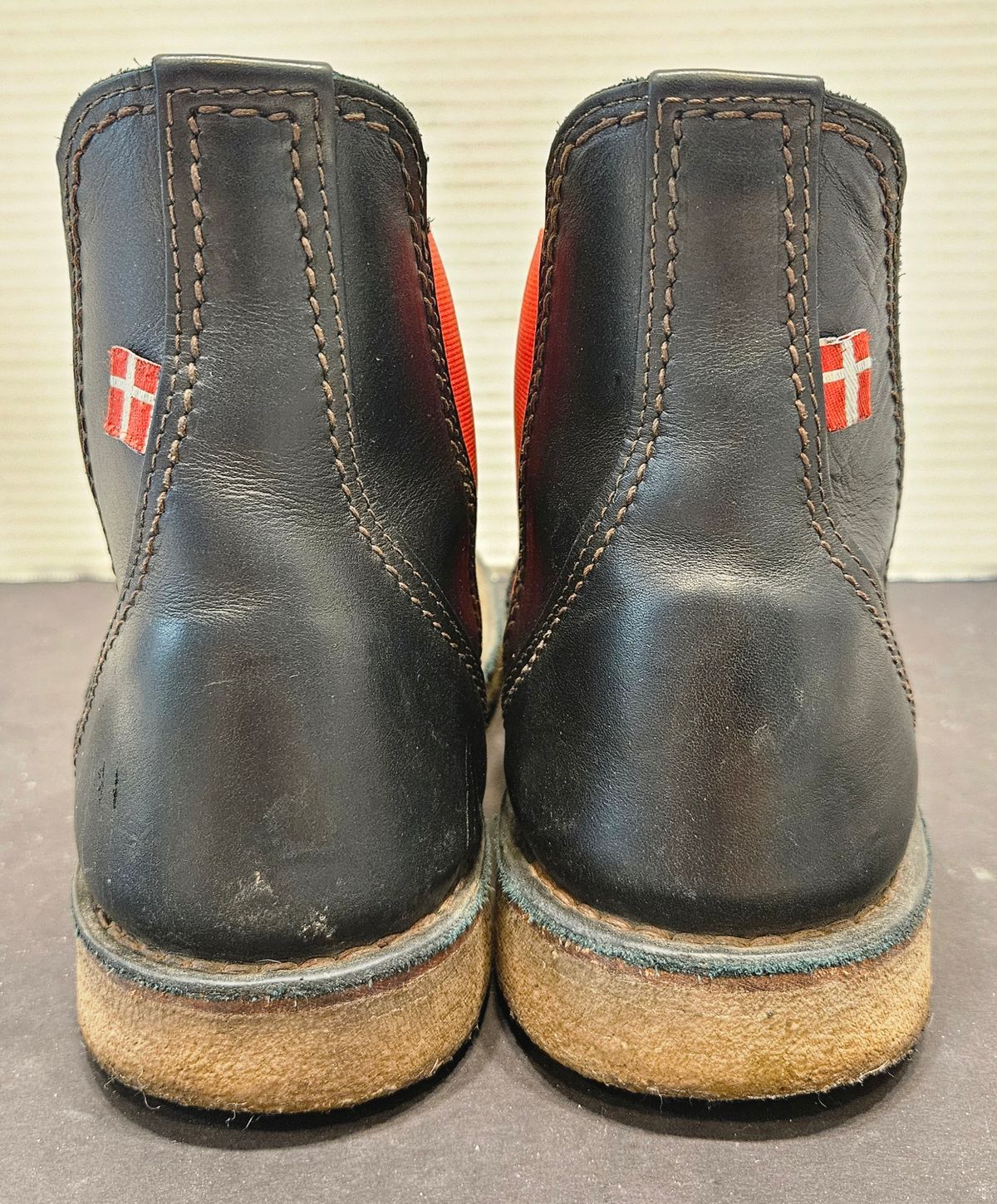 Photo by Mobius_Mustache on March 2, 2026 of the Duckfeet Roskilde in Terracare Black.