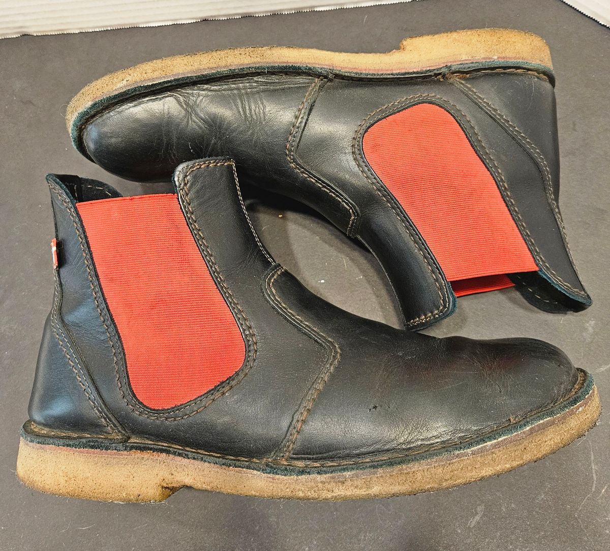 Photo by Mobius_Mustache on March 2, 2026 of the Duckfeet Roskilde in Terracare Black.